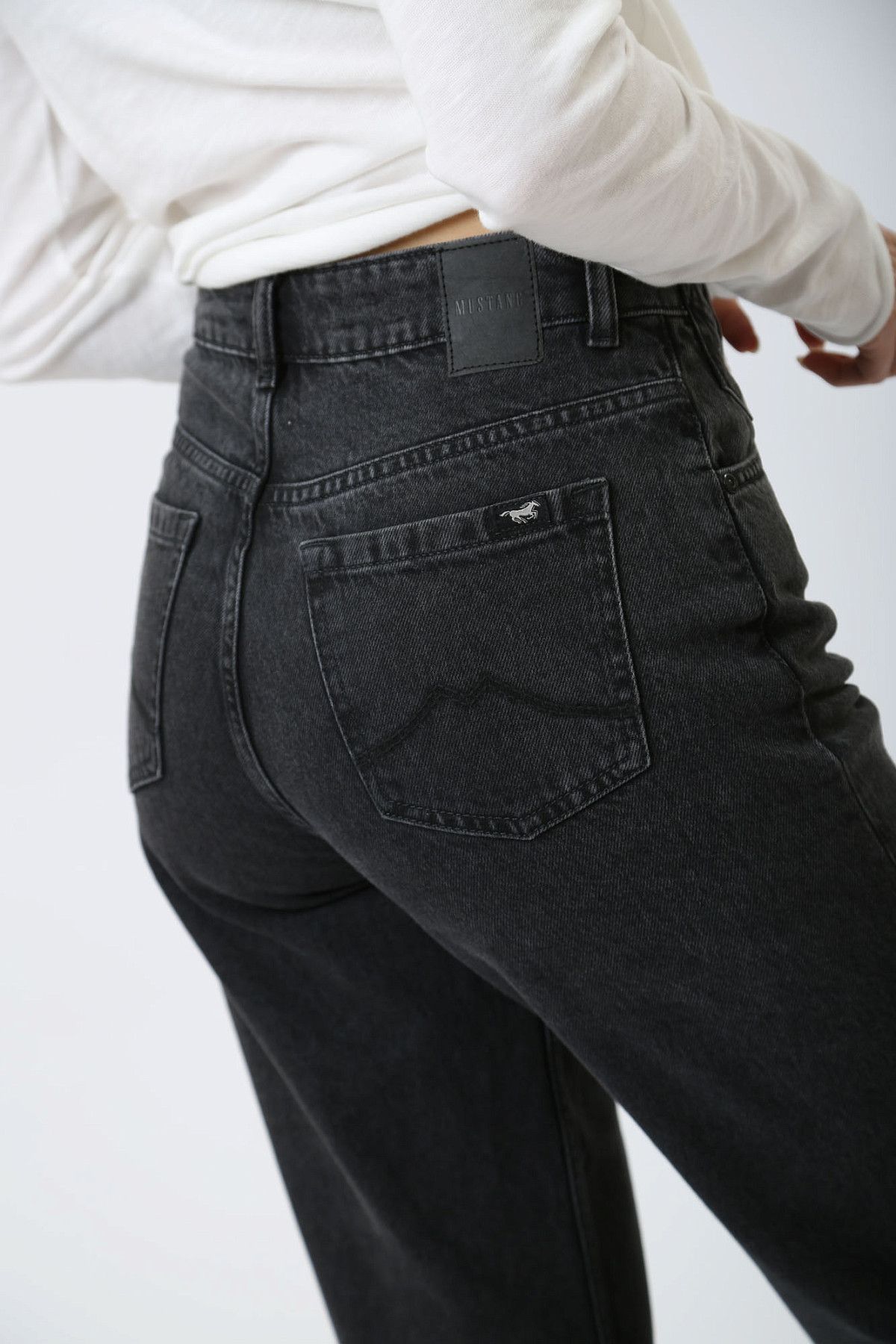 Джинсы Charlotte Tapered  Mustang