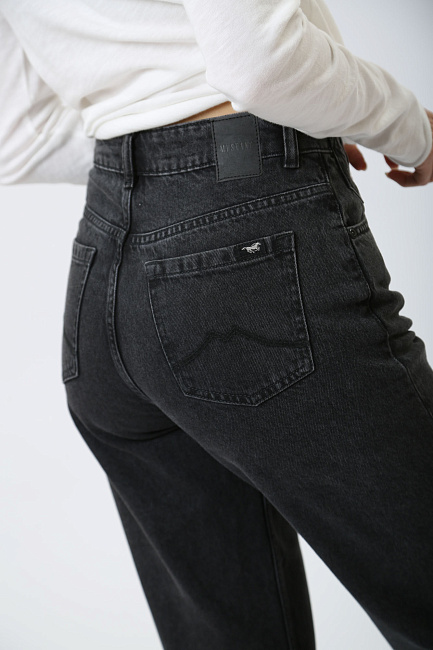 Джинсы Charlotte Tapered  Mustang