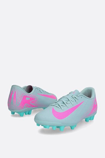 Футбольные бутсы Nike