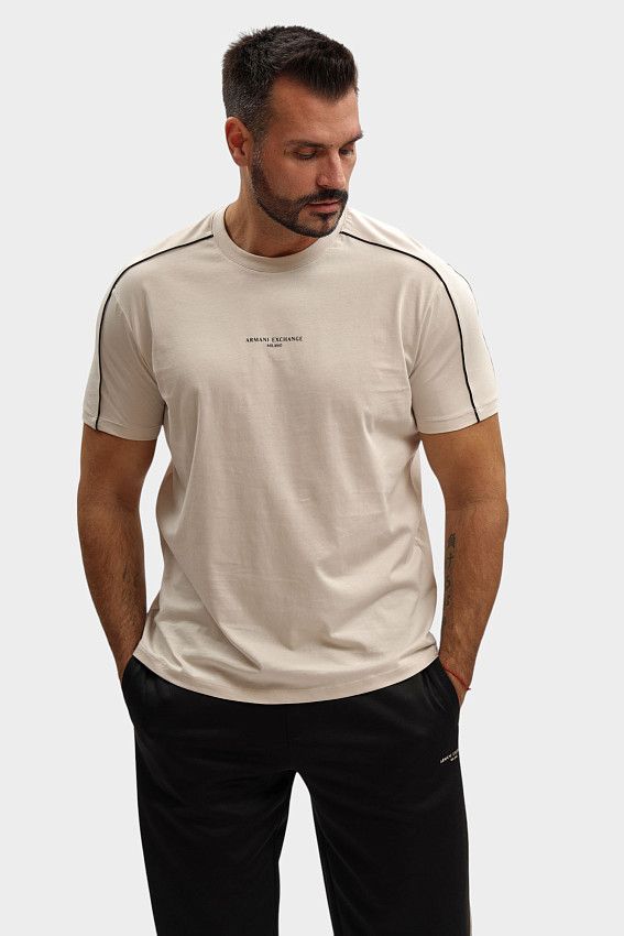 Футболка Armani Exchange Молочный