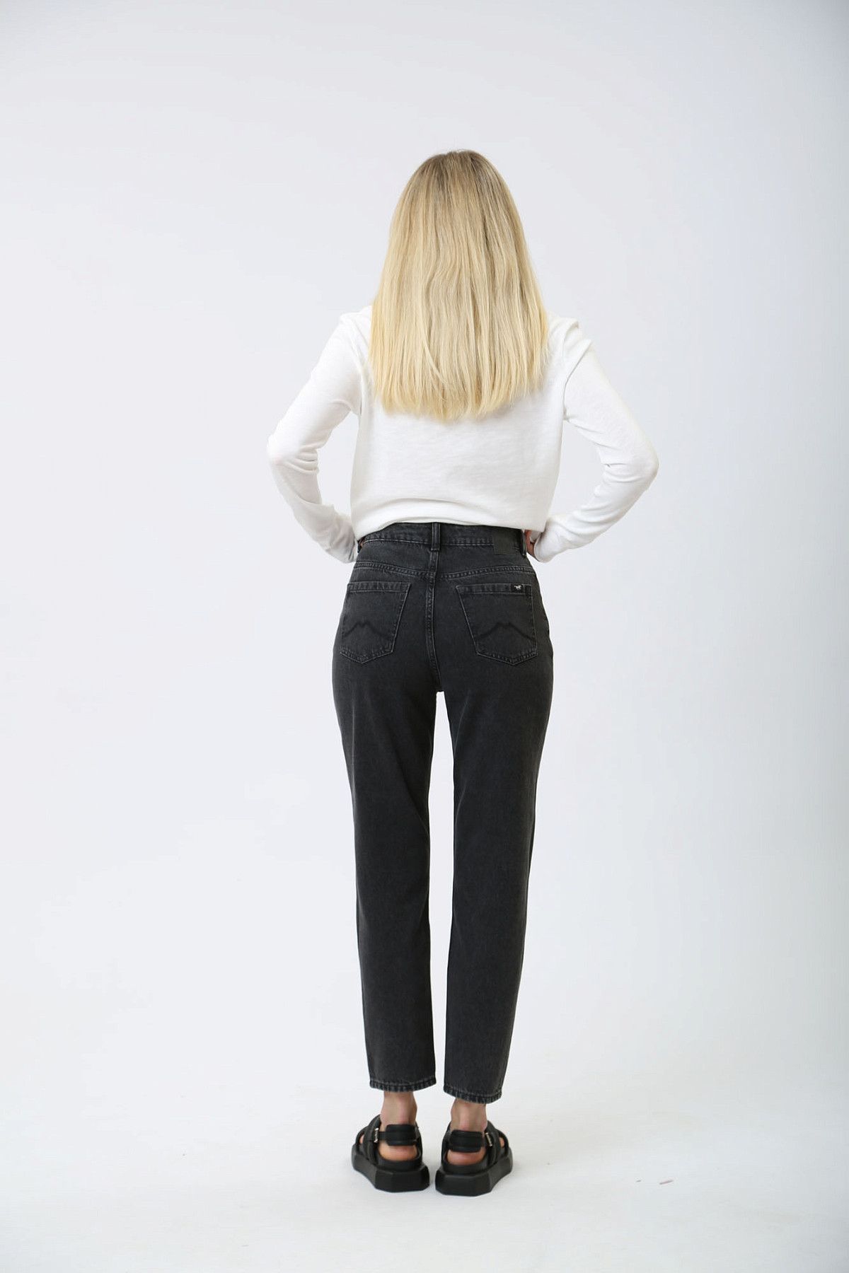 Джинсы Charlotte Tapered  Mustang