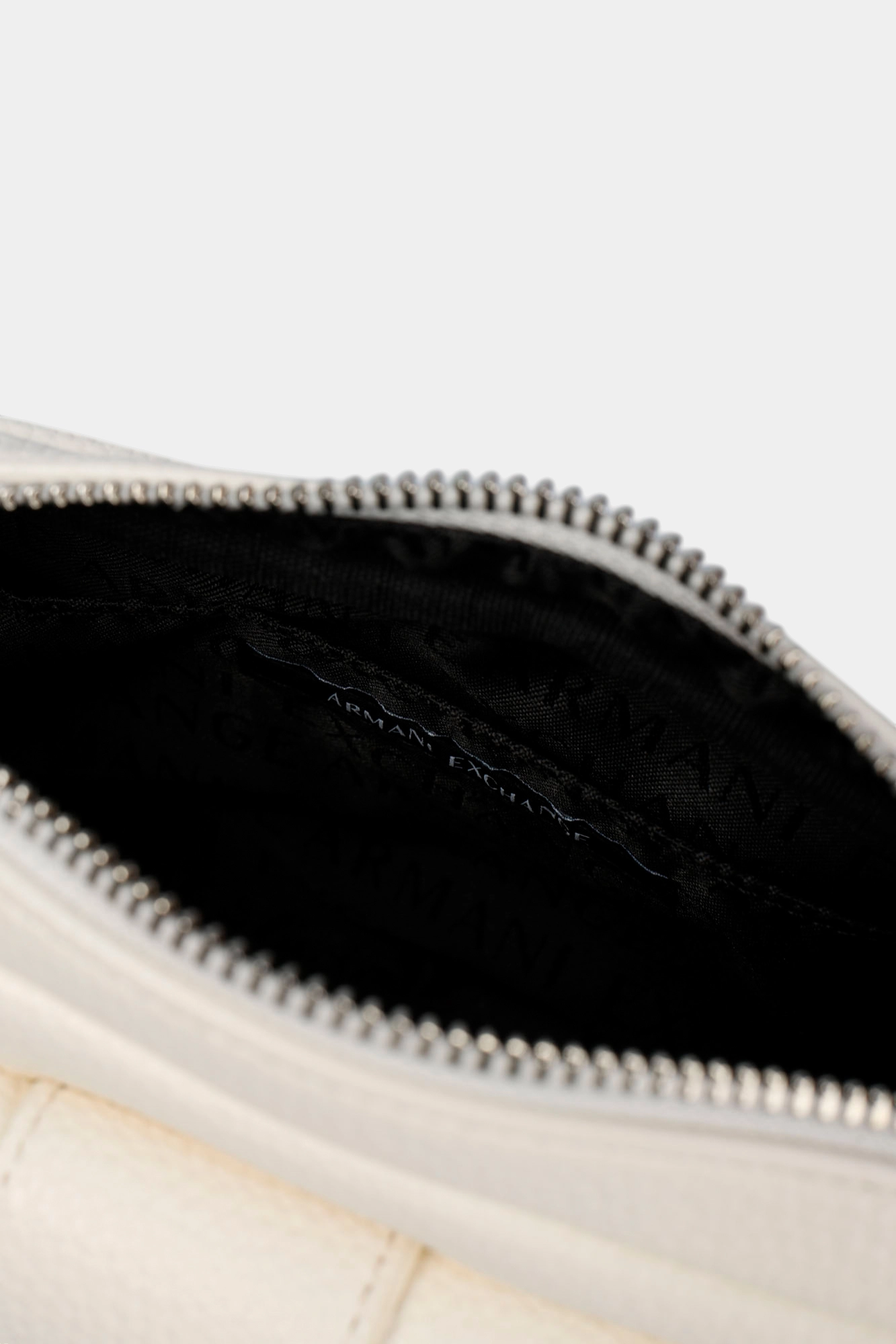 XW000324_AF11902 Сумка Armani Exchange Белый