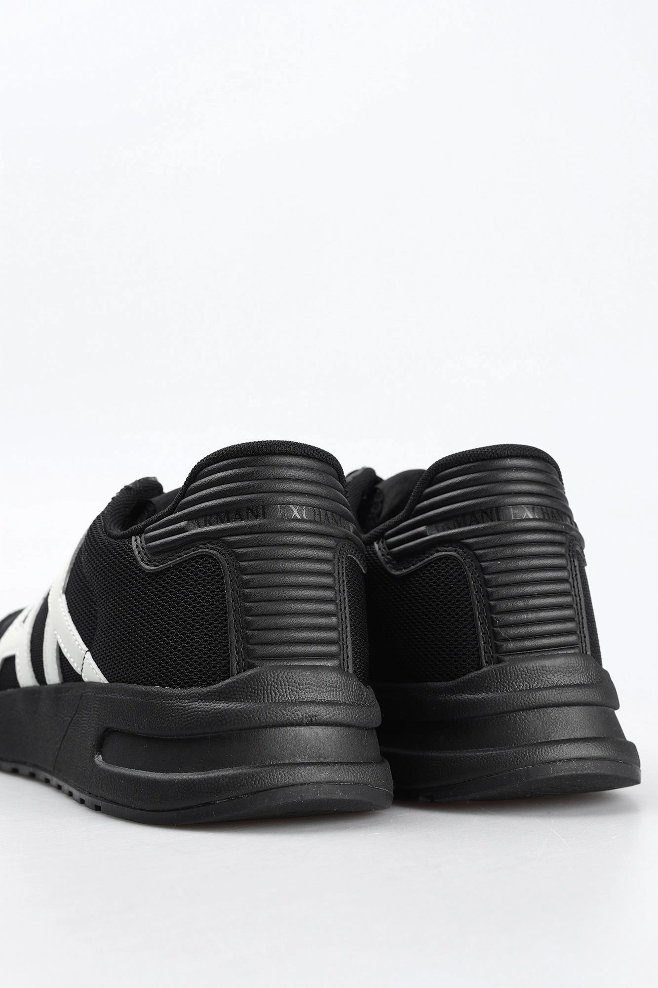 XUX071_XV527 Кроссовки Armani Exchange Черный
