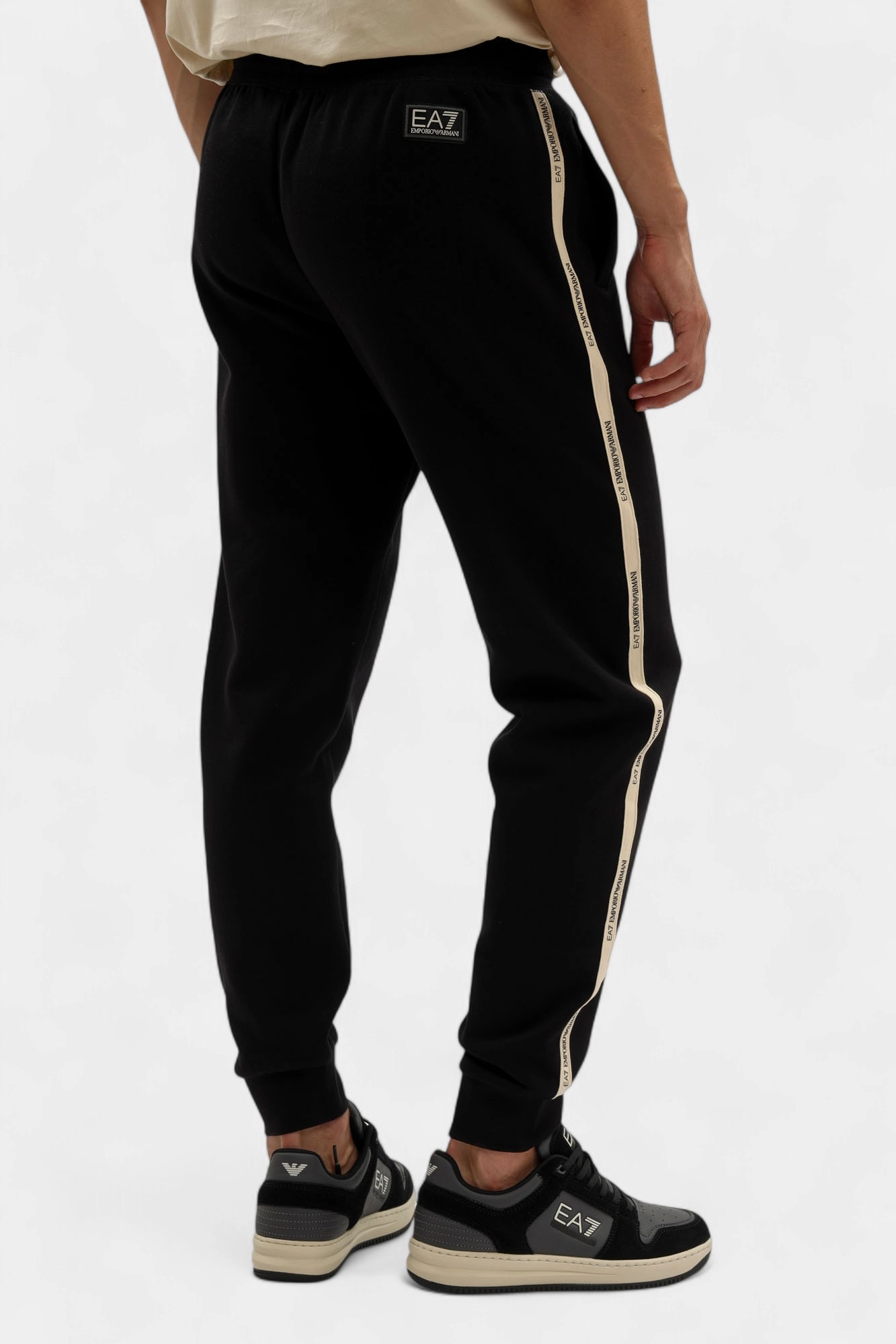 7M000974_AF10377 Брюки спортивные EA7 Черный