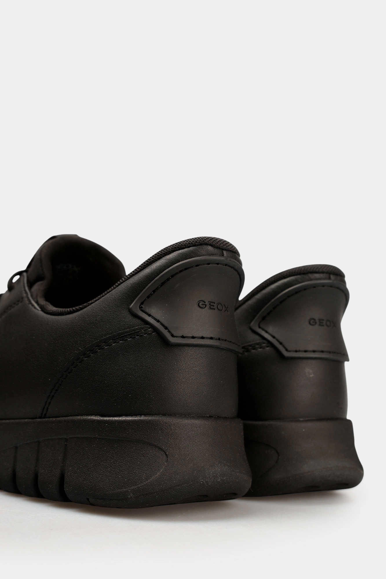 U65MAA0009B Кроссовки Geox Черный