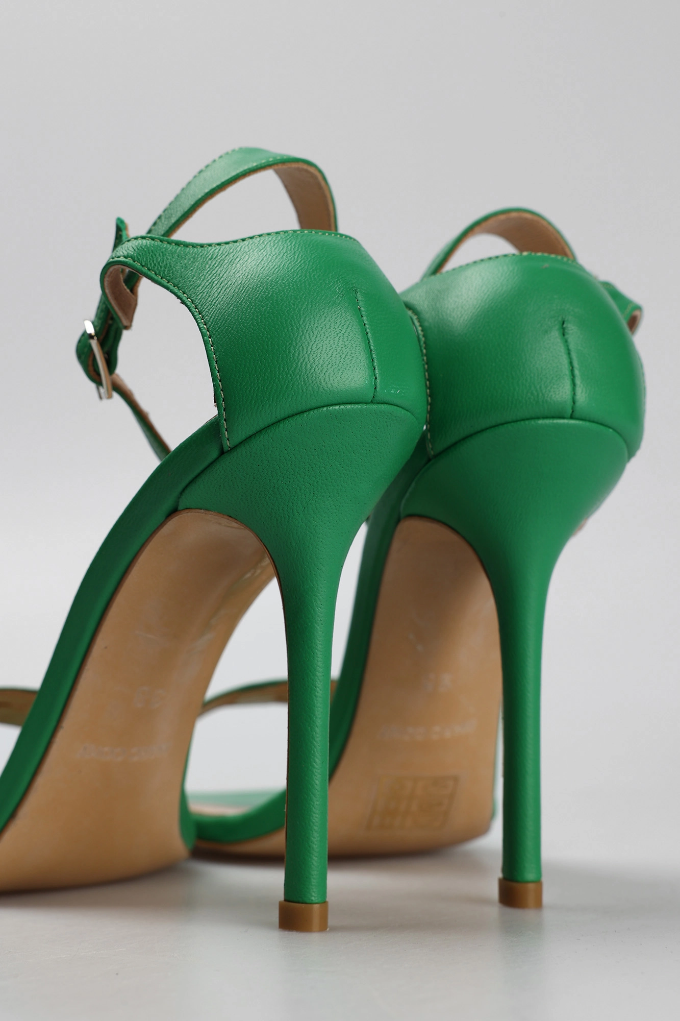 16-320D-18 Босоножки Marc Cony Зеленый