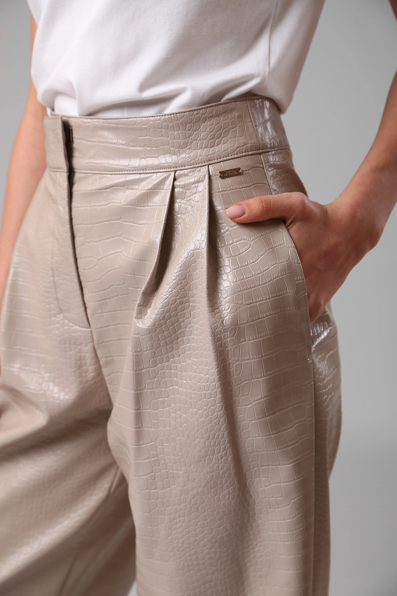 6LYP15_YN4HZ брюки кожаные armani exchange 