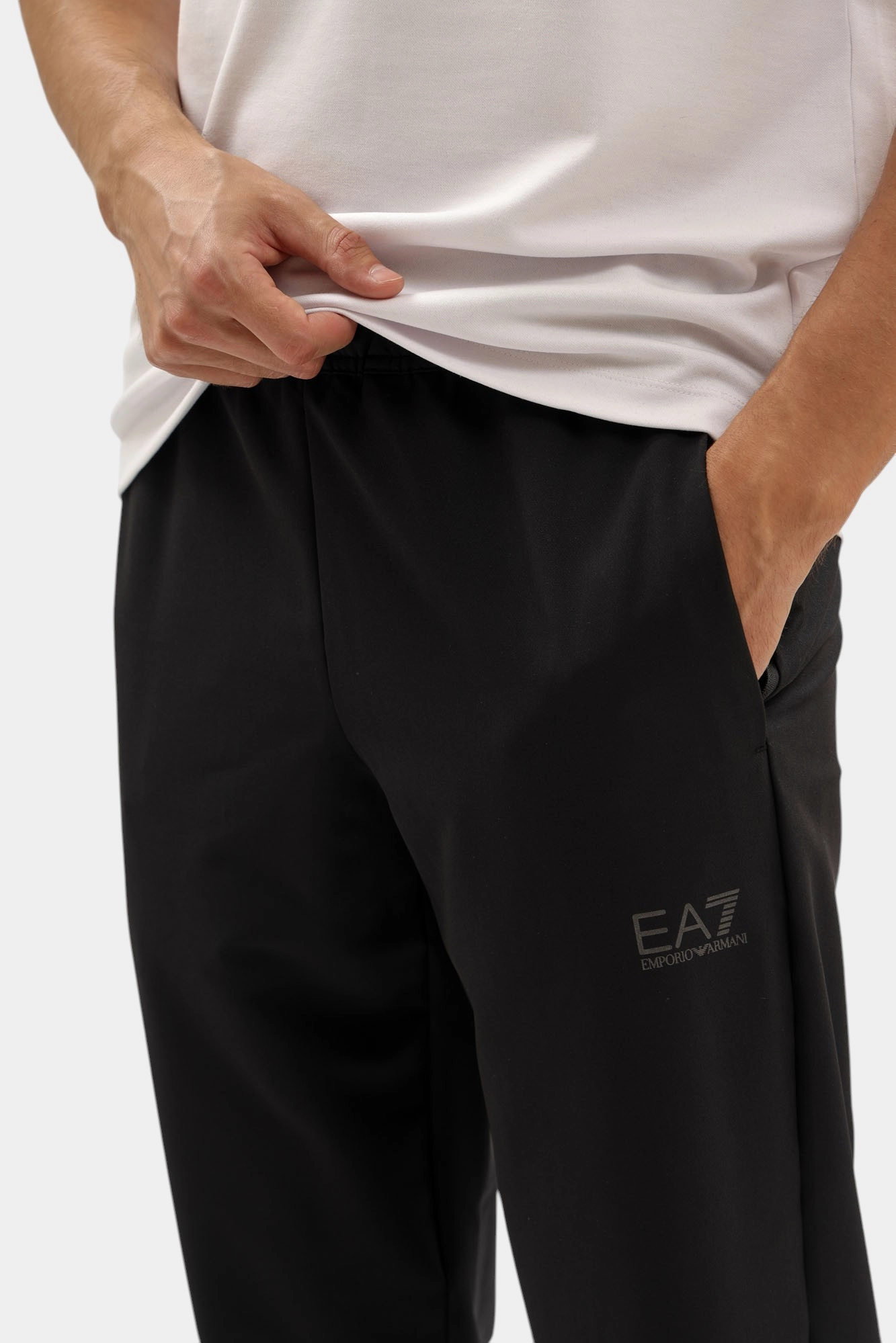 7M000641_AF16826 Брюки EA7 Черный