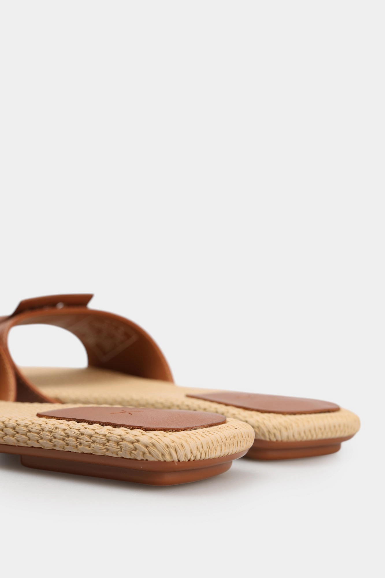 XDP055_XV921 Шлепанцы Armani Exchange Розовый