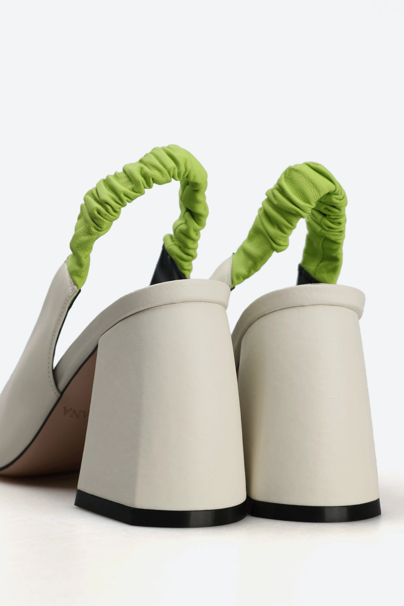 GR2332-4 Босоножки Graciana Белый