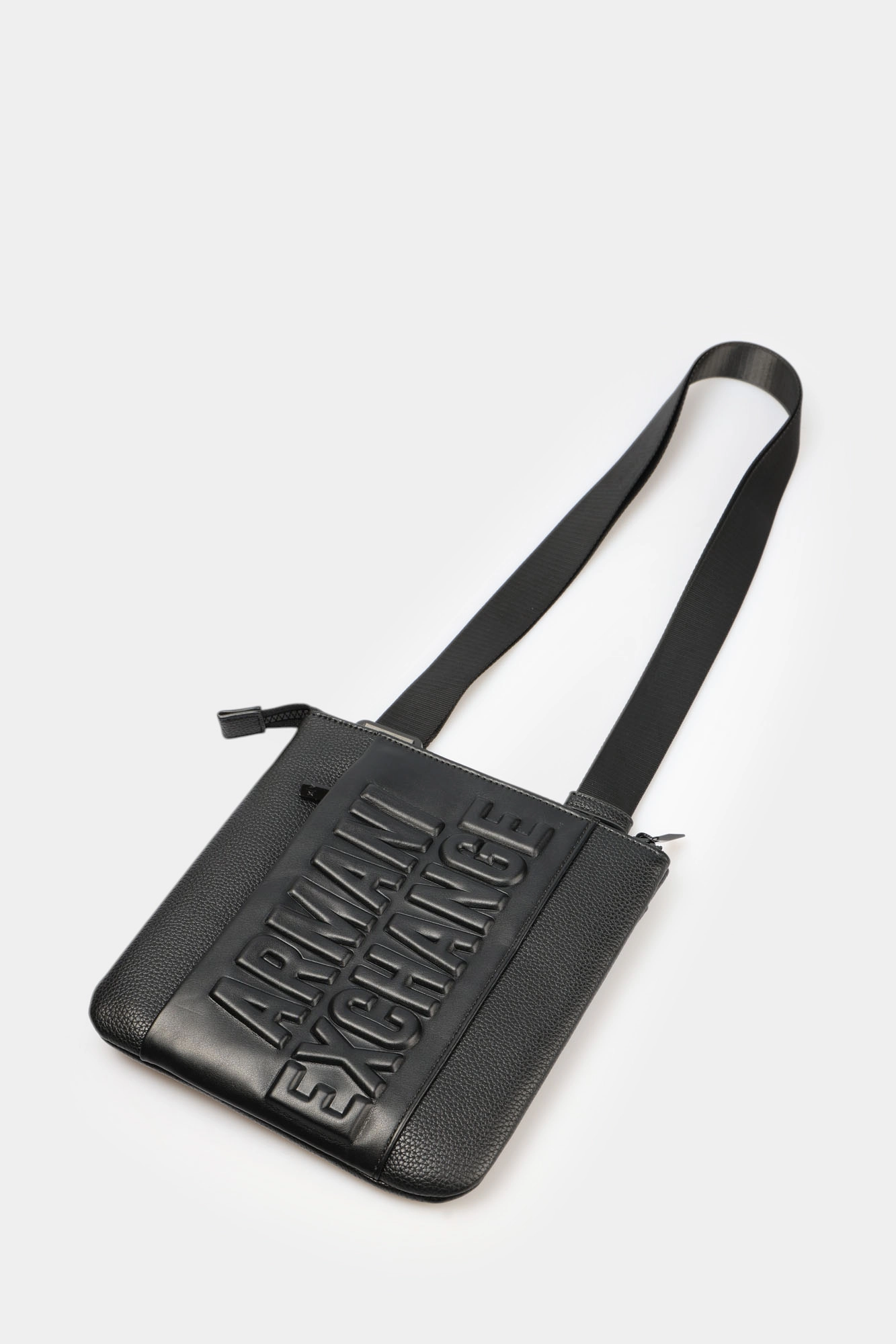 XM001623_AF17211 Сумка Armani Exchange Черный