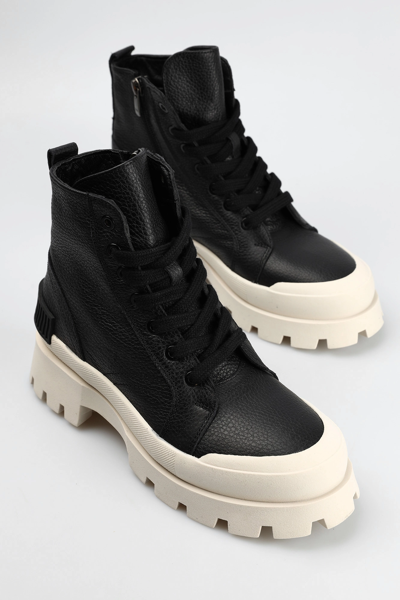 12-4379 Ботинки Marc Cony Черный