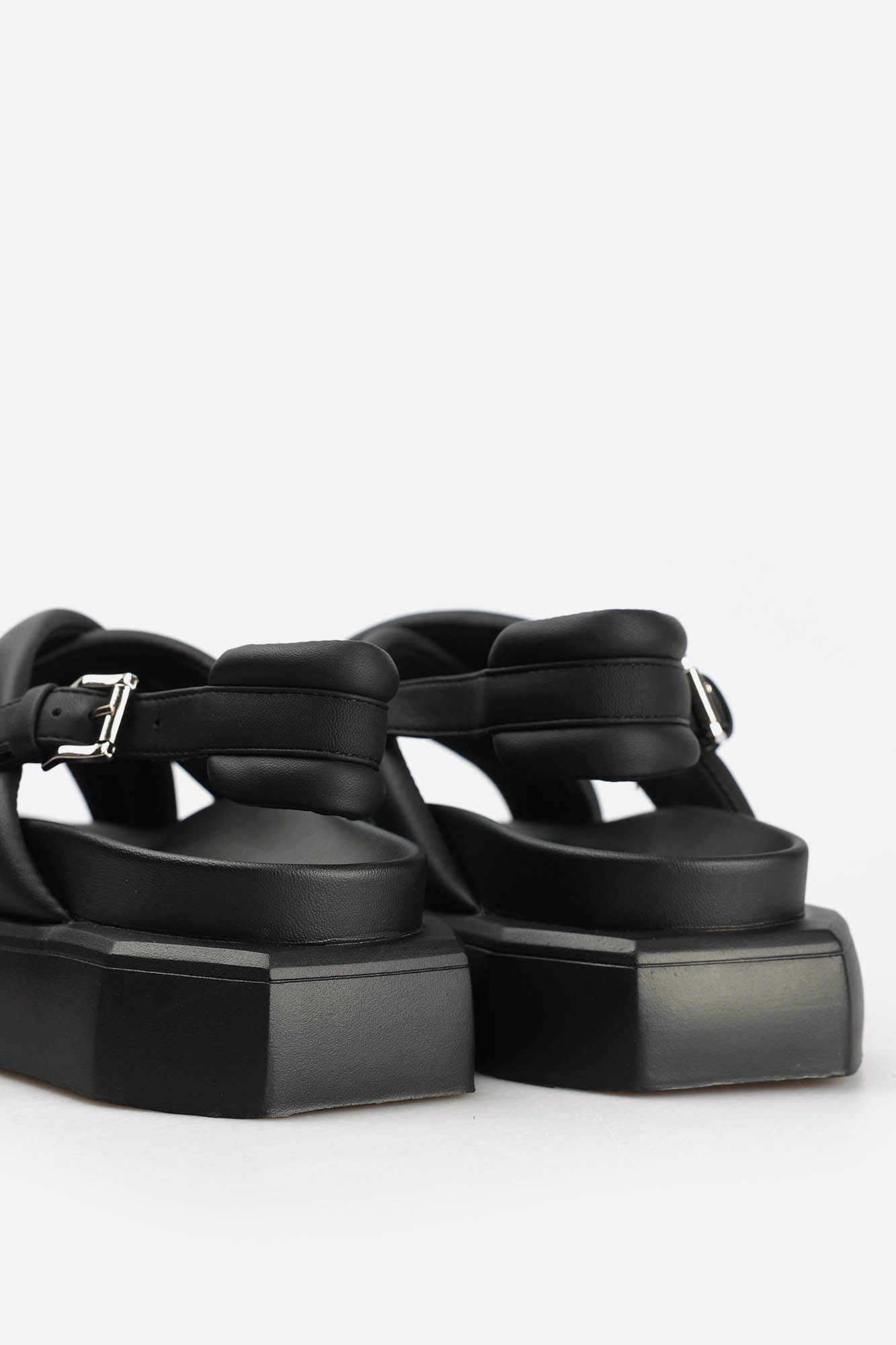 S8-011-5 Сандалии Graciana Черный