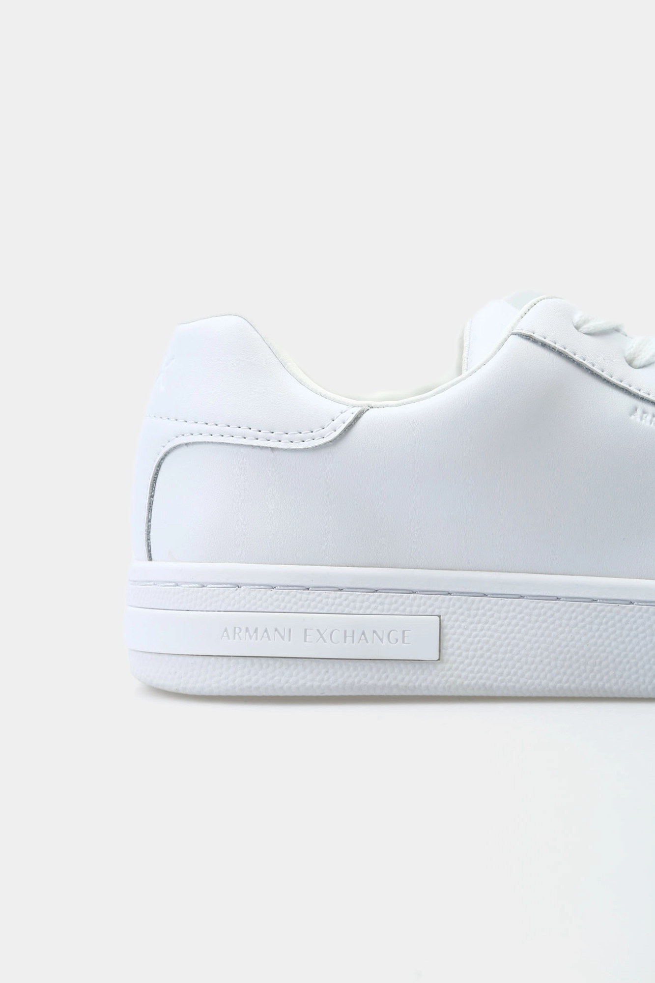 XW000295_AF11912 Кроссовки Armani Exchange Белый