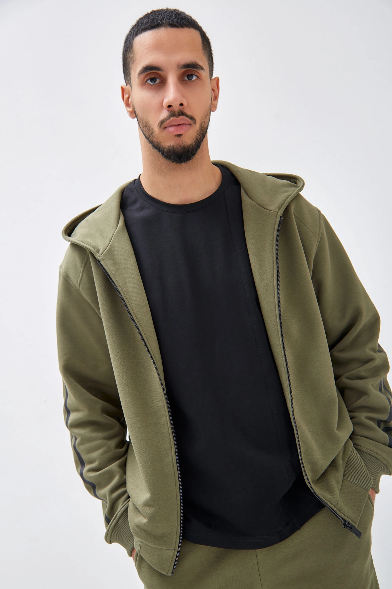 M-241-P-20-0059 Тректоп The Hills Хаки