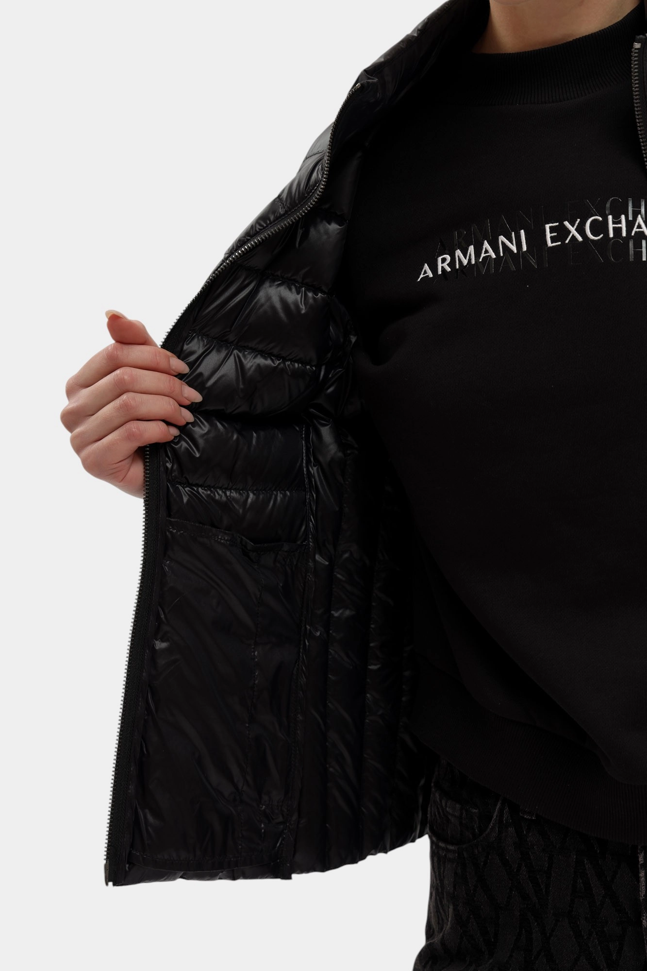 XW001921_AF18757 жилет пуховый armani exchange 