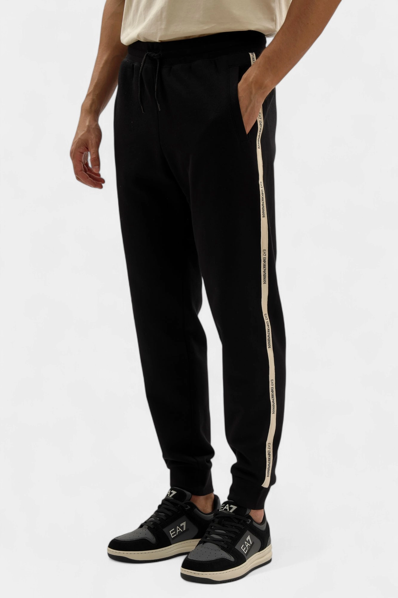 7M000974_AF10377 Брюки спортивные EA7 Черный