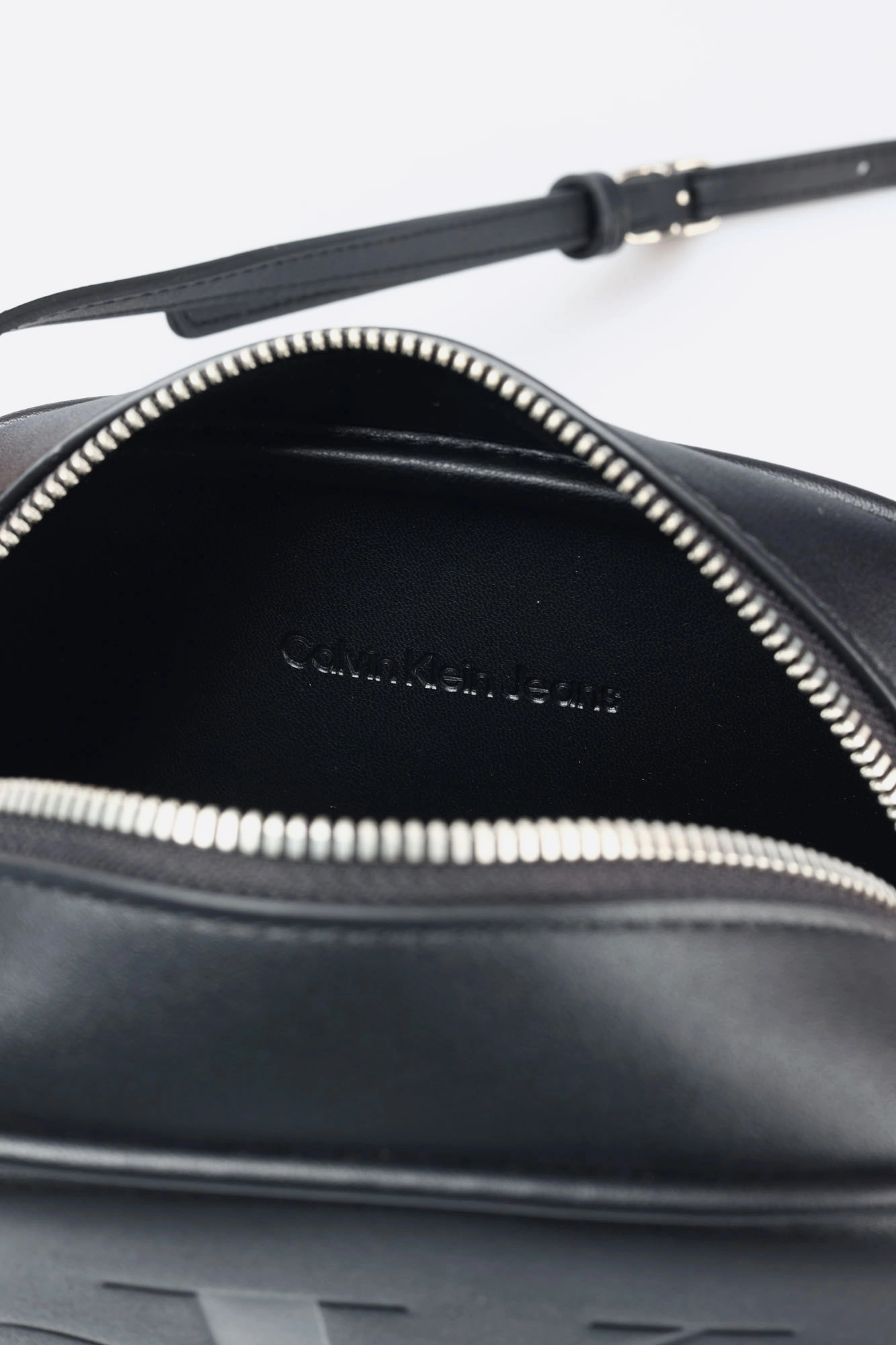 K60K610275_0GX Сумка Calvin Klein Jeans Черный
