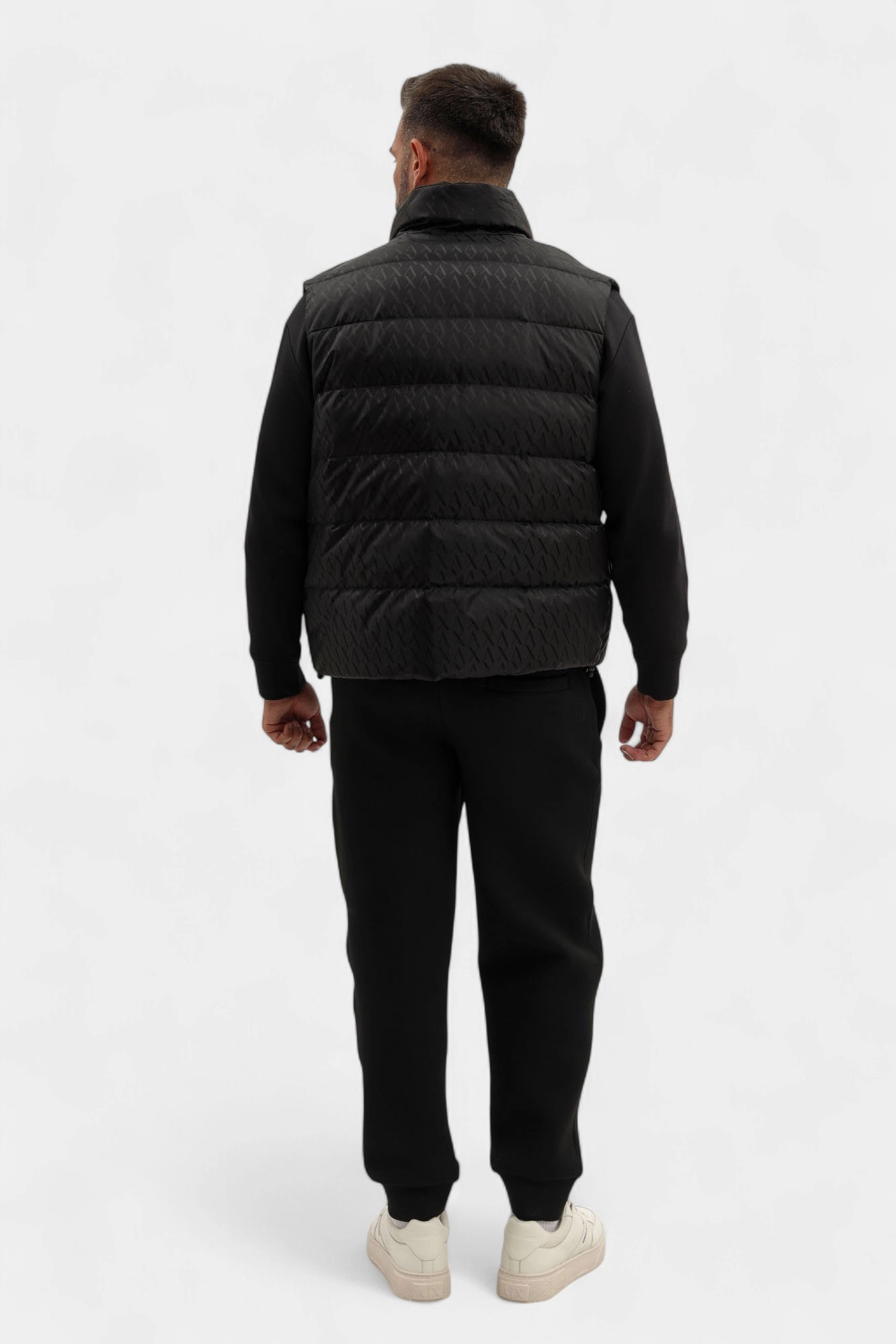 XM001581_AF16628 Жилет пуховый Armani Exchange Черный