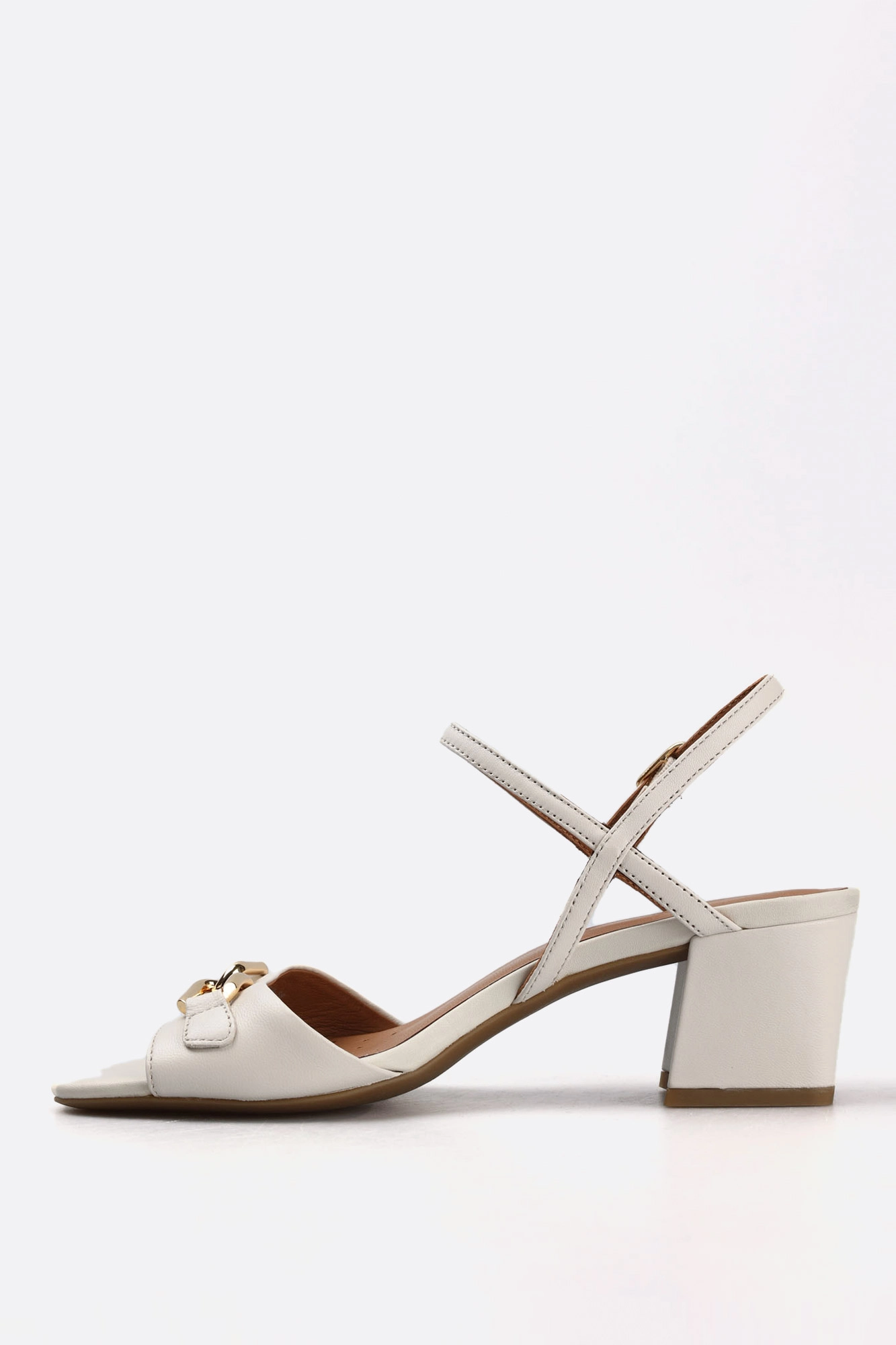 D45RNA000TU Босоножки Geox Молочный