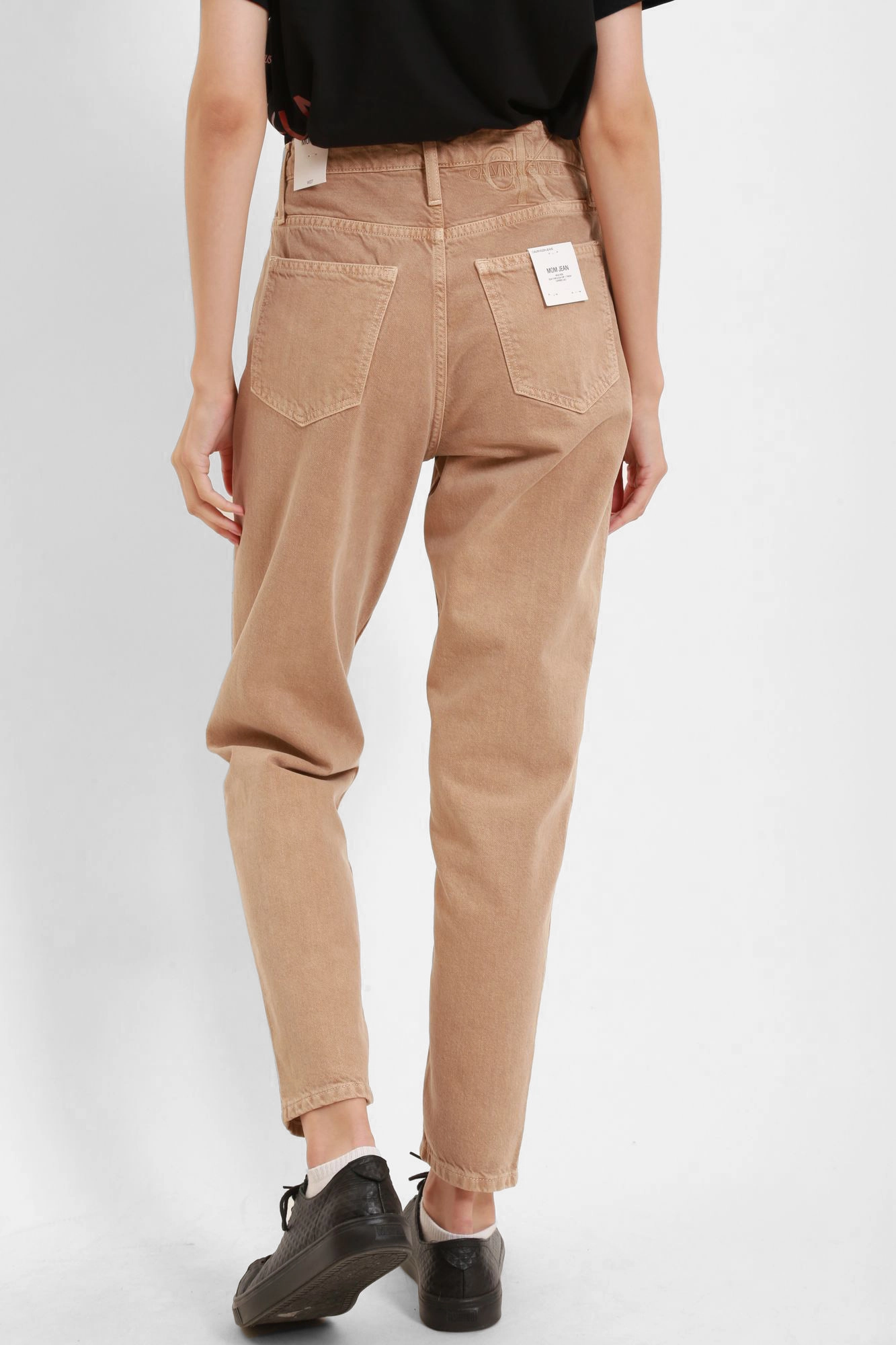 Calvin klein mom jeans store