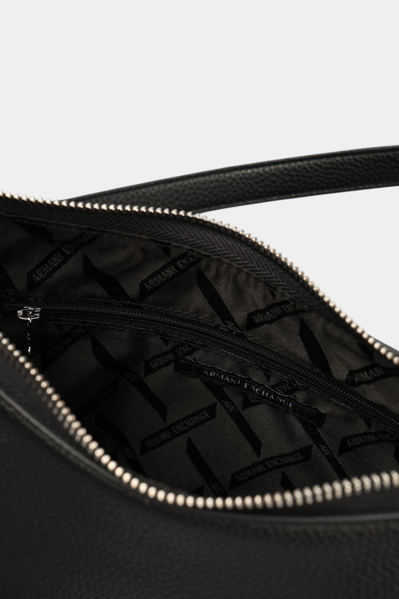 XW001213_AF15625 Сумка Armani Exchange Черный