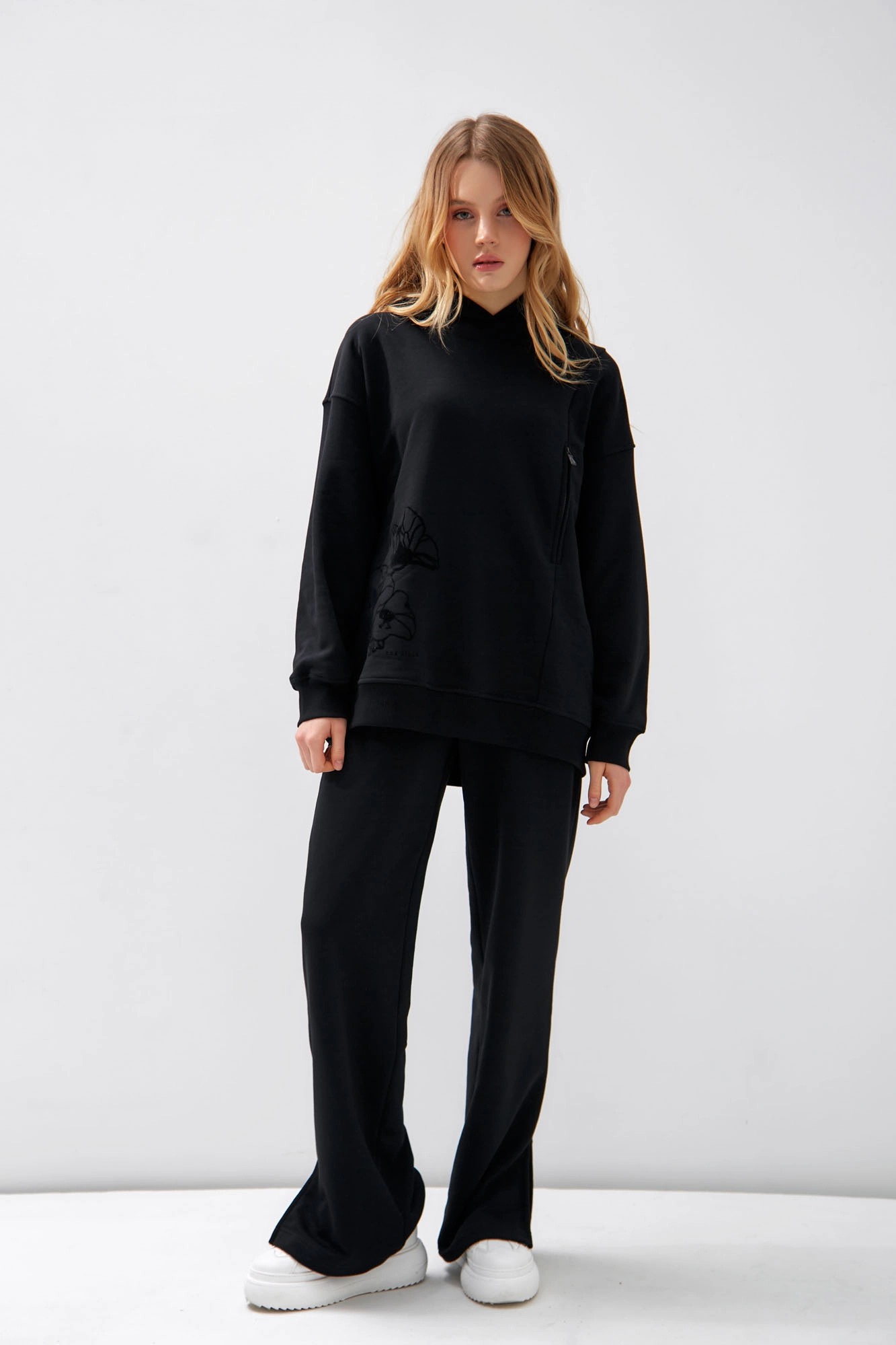 W-241-P-20-0063 худи the hills