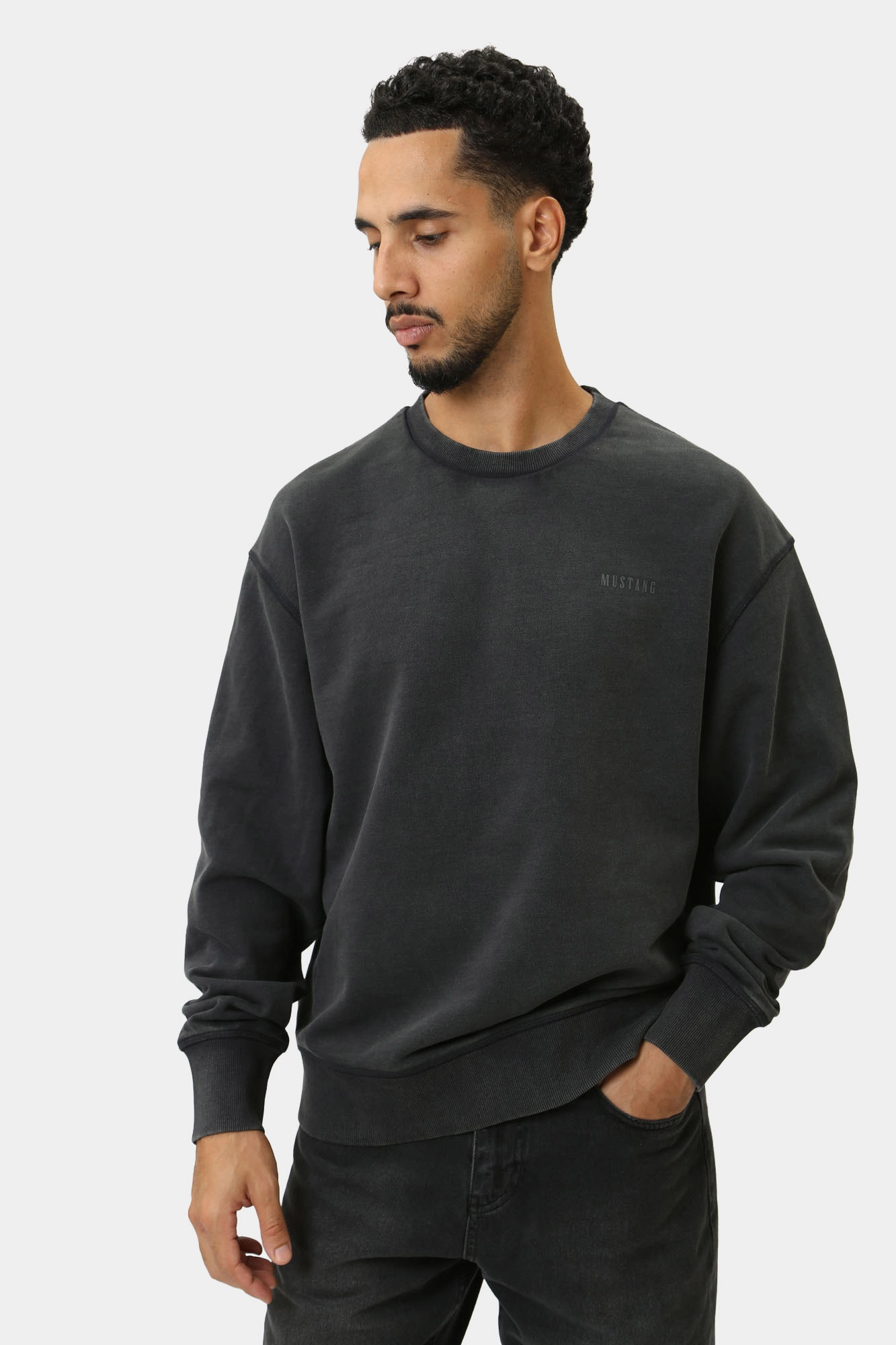 1015630 Свитшот Mustang Черный