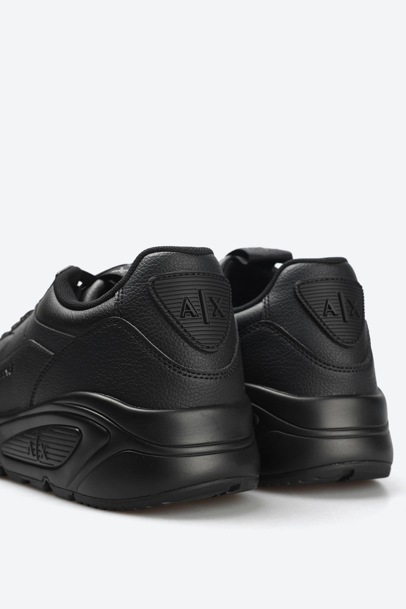 XUX121_XV768 Кроссовки Armani Exchange Черный