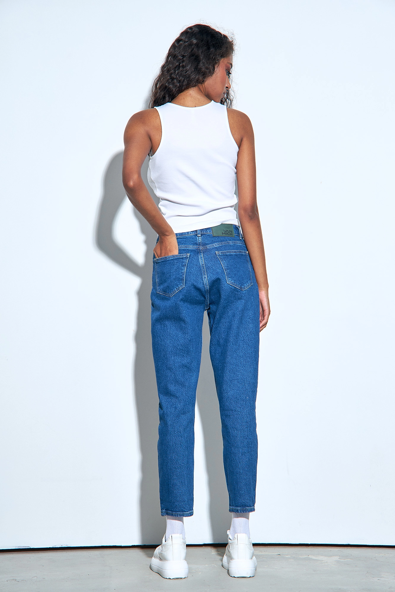 MOM JEANS Van Mich VW 232 33 011 470 Med Online.ru