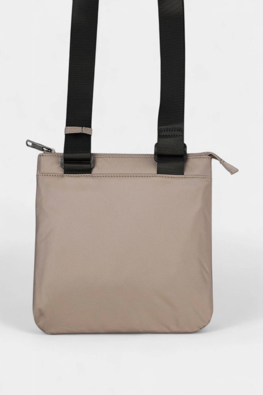 XM000105_AF15129 Сумка Armani Exchange Коричневый