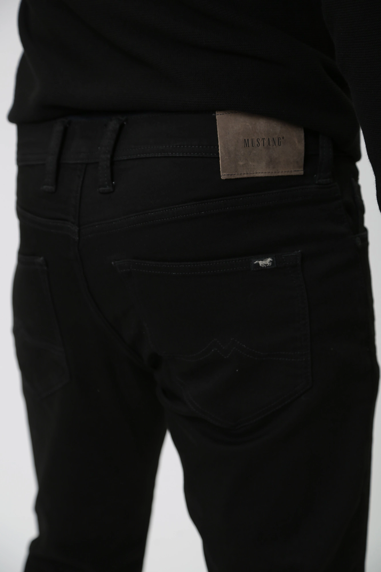 1014263-4000 Джинсы Mustang Черный