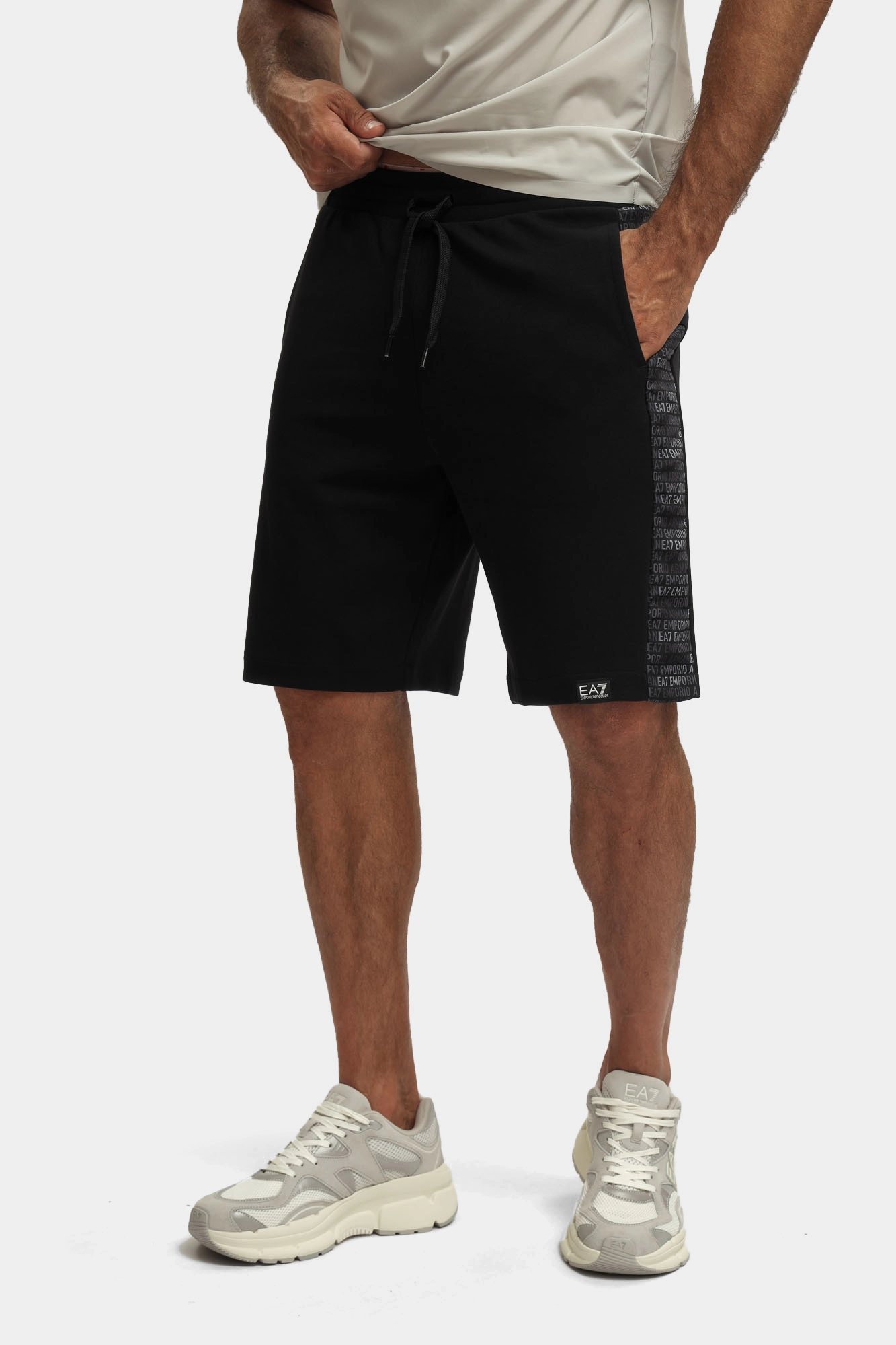 7M000217_AF12660 Шорты трикотажные EA7 Черный