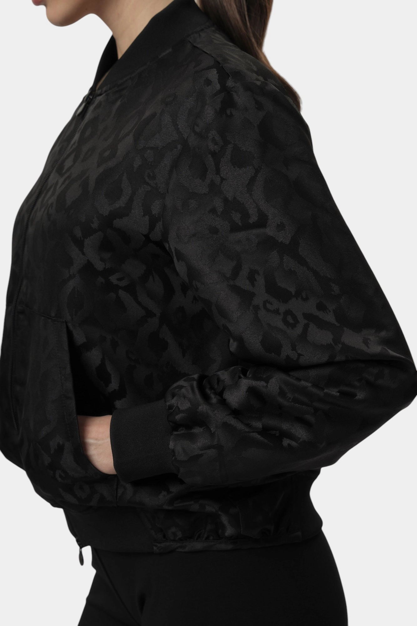 7W000483_AF15382 бомбер ea7 