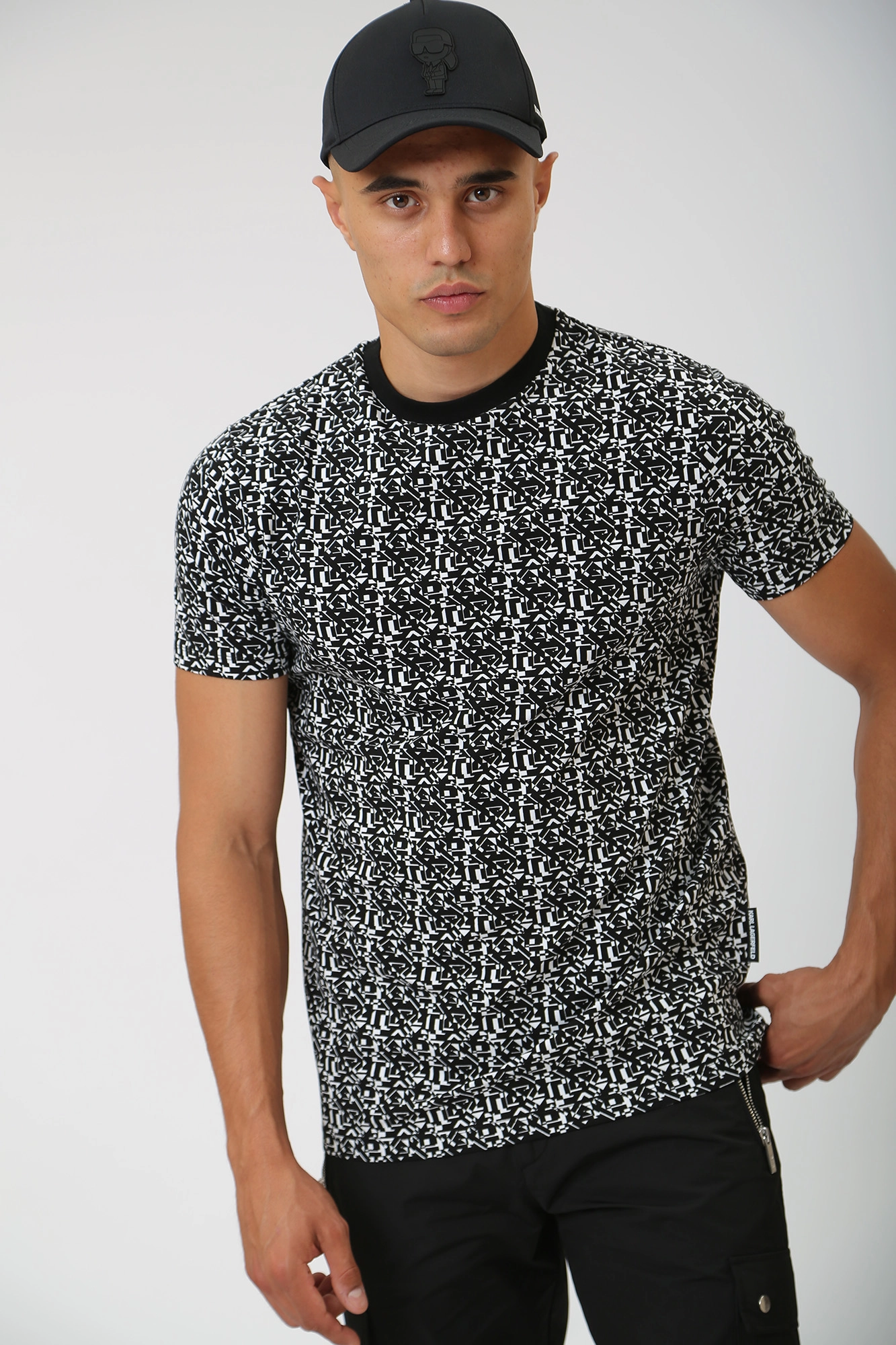 533221_755066 Футболка Karl Lagerfeld Черный