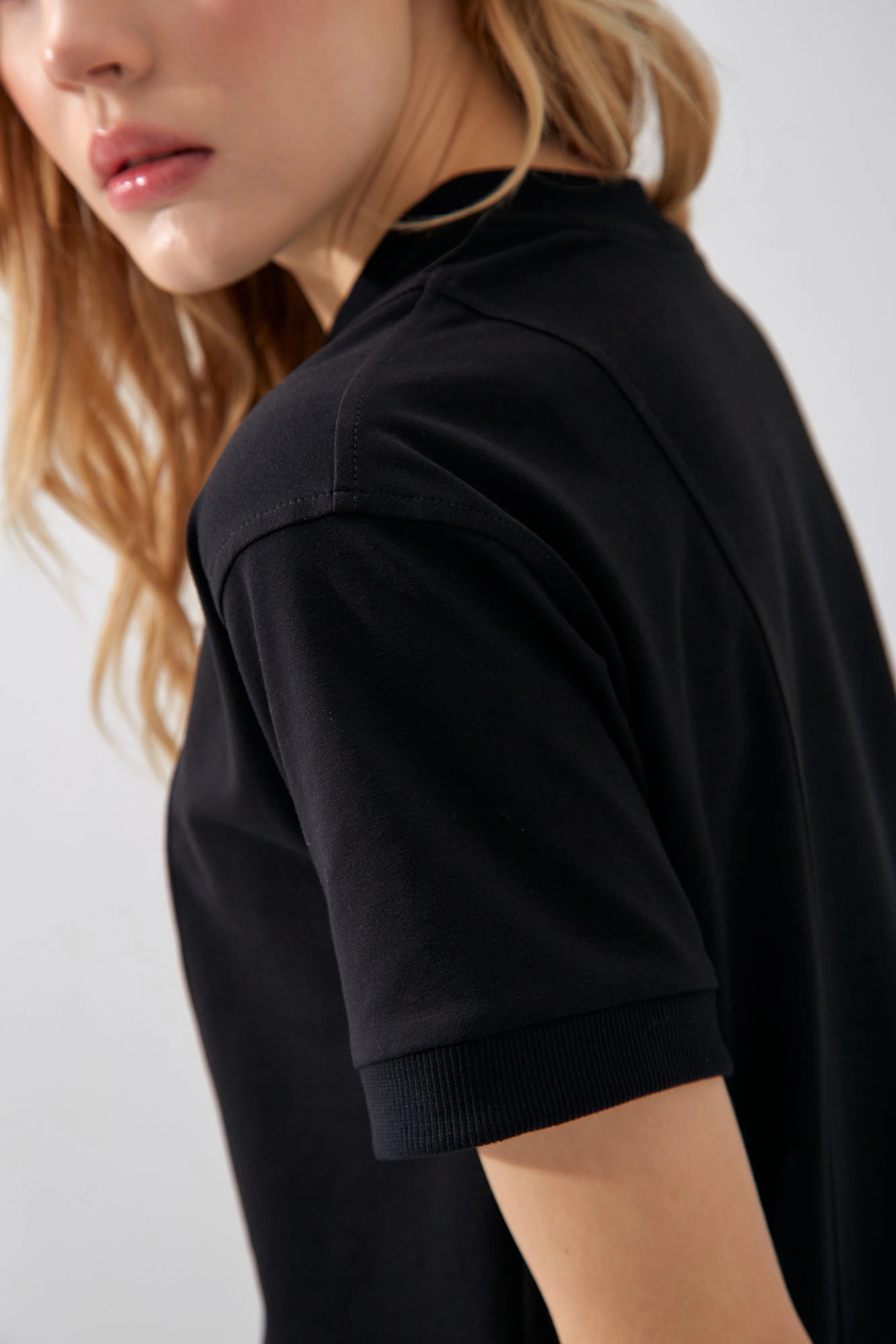 W-241-P-22-0064 футболка the hills 