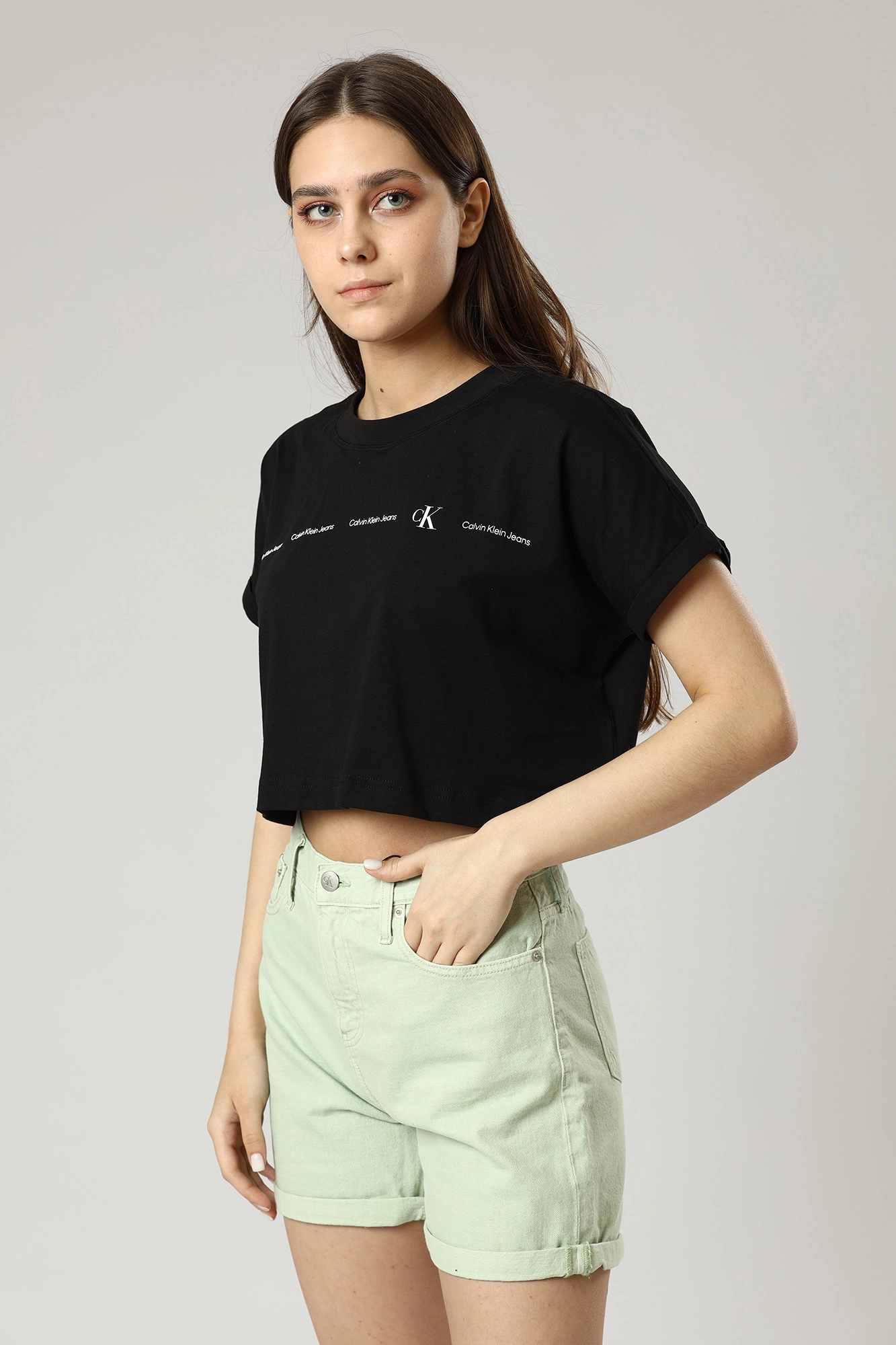 J20J218847 футболка кроп-топ calvin klein jeans calvin klein jeans 