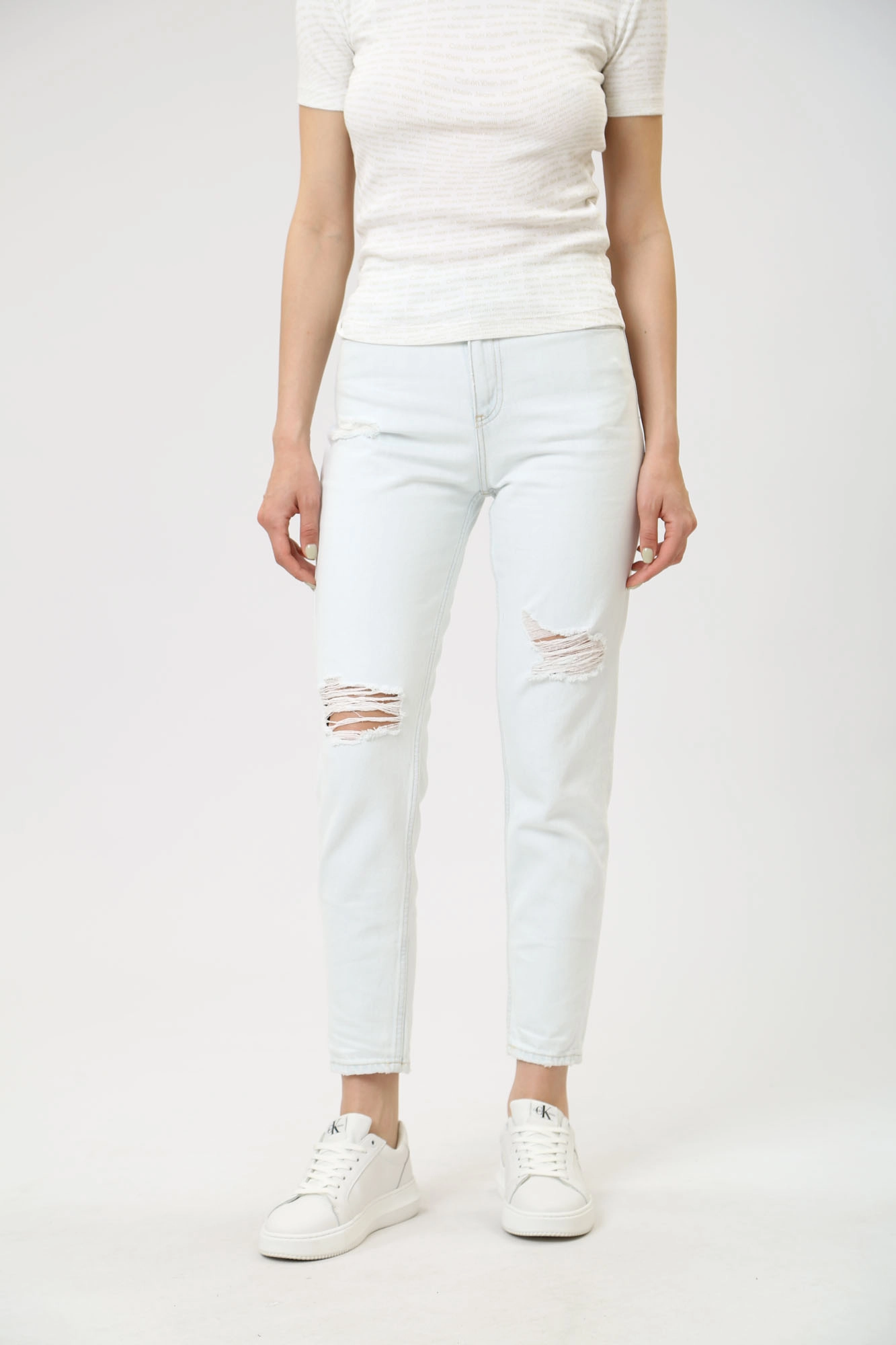 MOM JEANS Calvin Klein Jeans J20J222147 1AA Med Online.ru