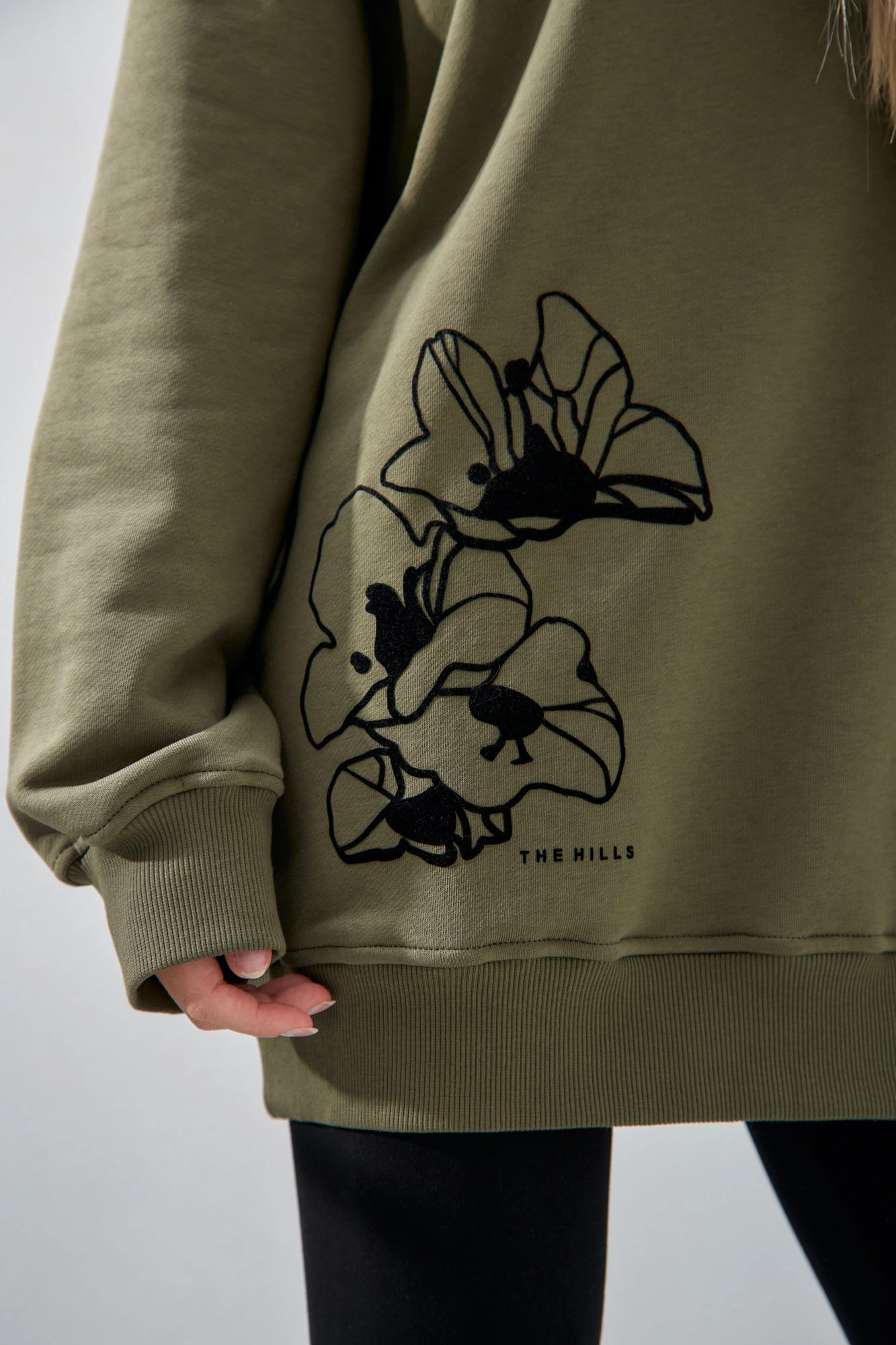 W-241-P-20-0063 худи the hills 