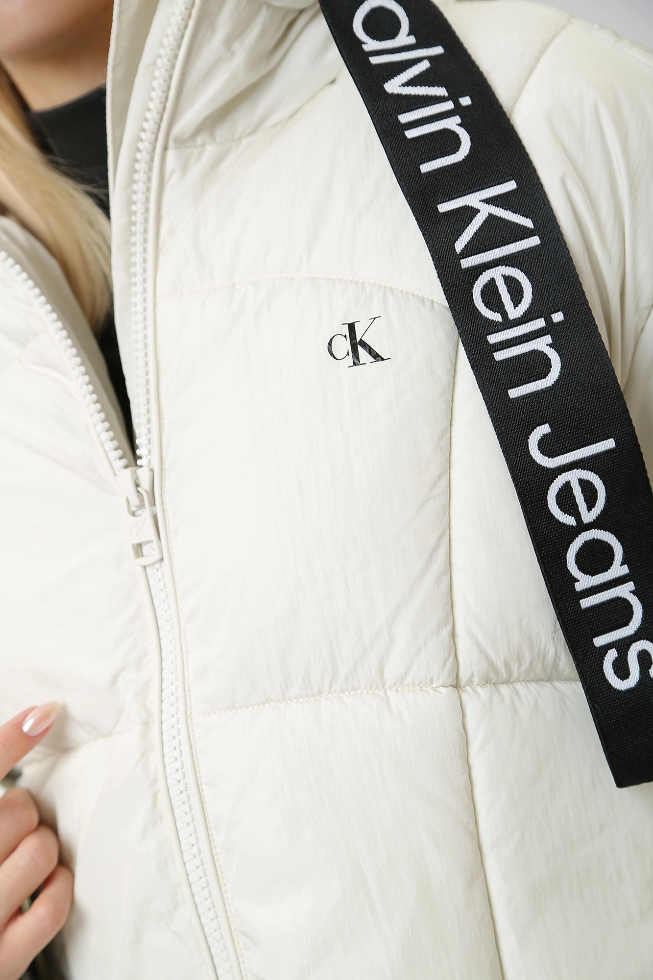 J20J221901 куртка calvin klein jeans 