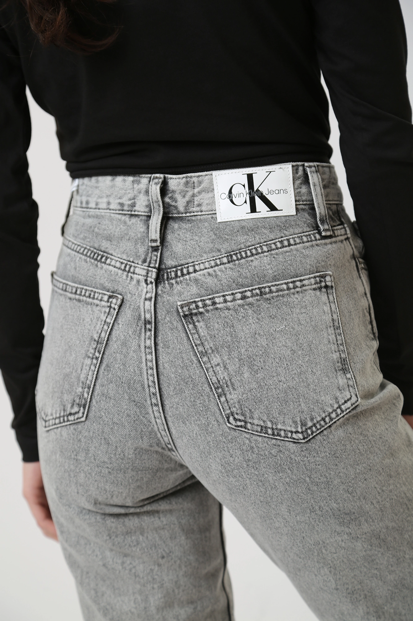 MOM JEANS Calvin Klein Jeans J20J222152 1BZ Med Online.ru