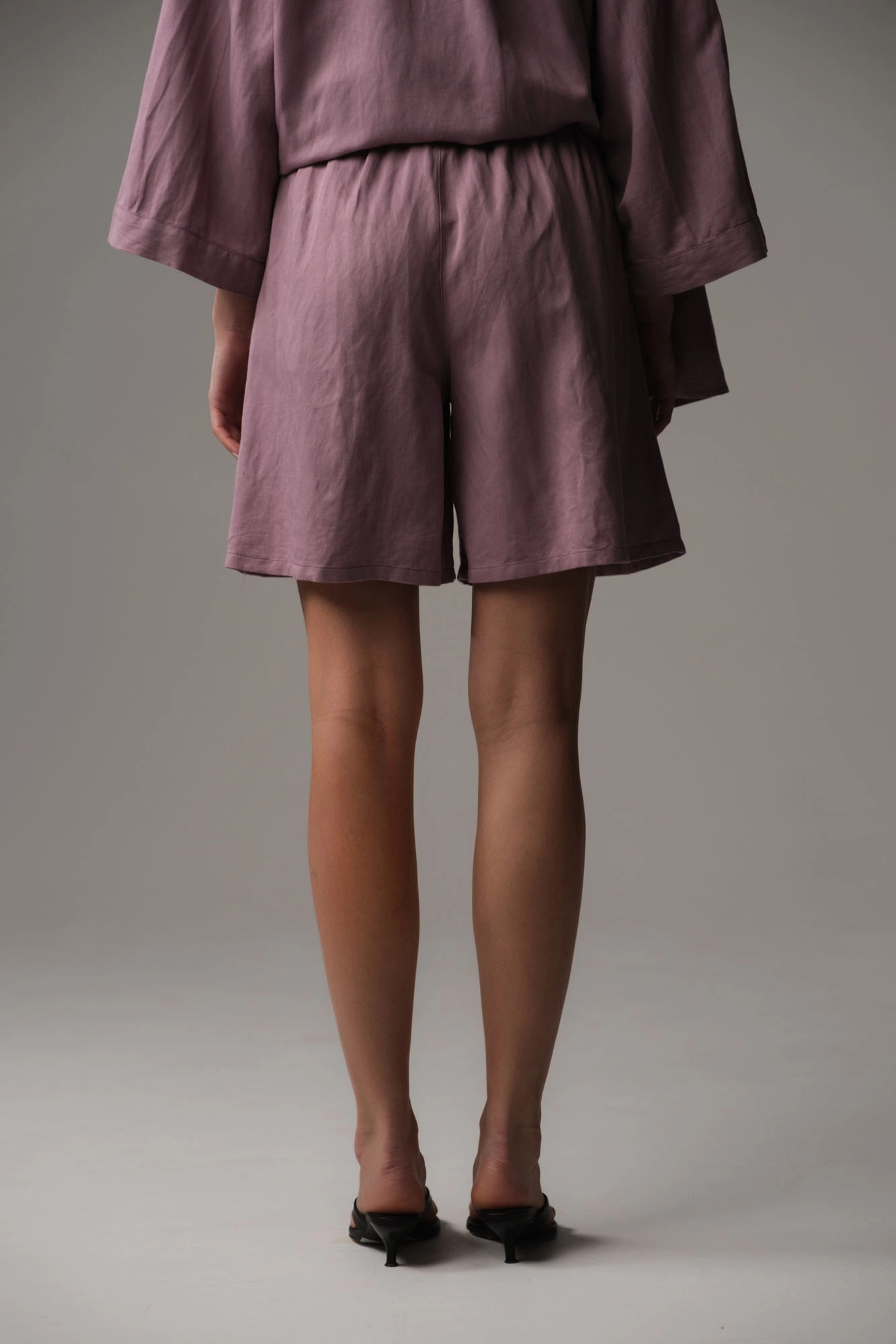 W-241-P-56-1070 шорты the hills