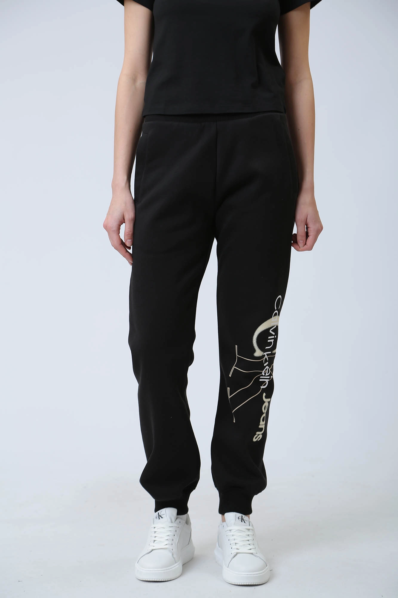 J20J222606 брюки спортивные calvin klein jeans 