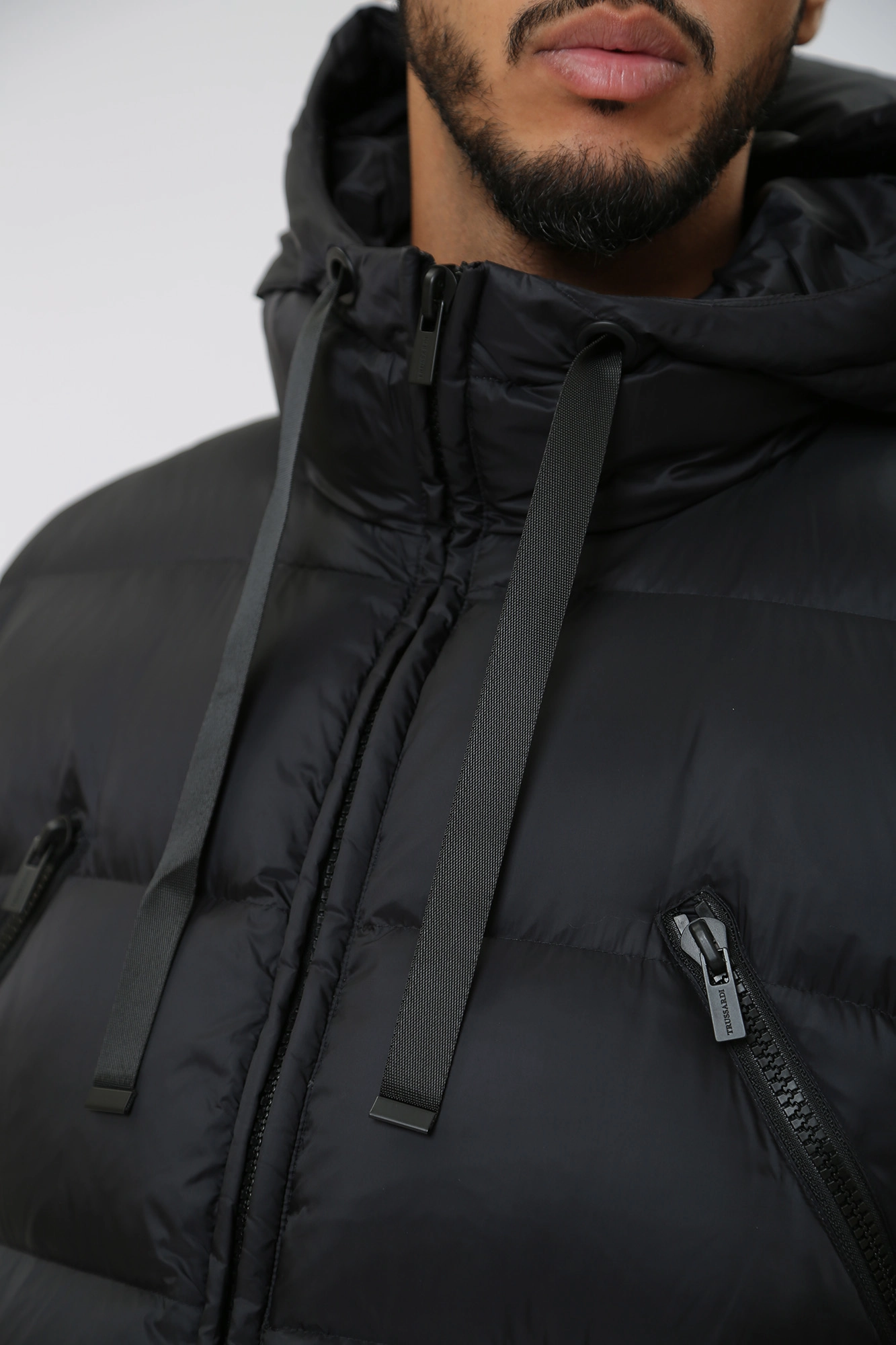 52S00976-1T006318 Пальто пуховое Trussardi Черный