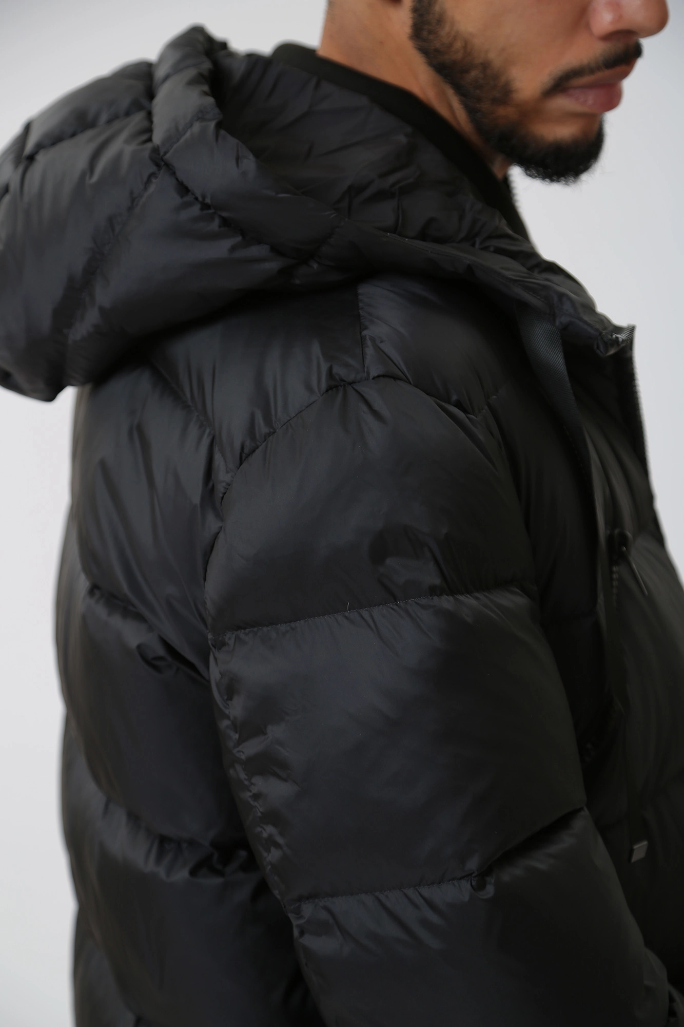 52S00976-1T006318 Пальто пуховое Trussardi Черный