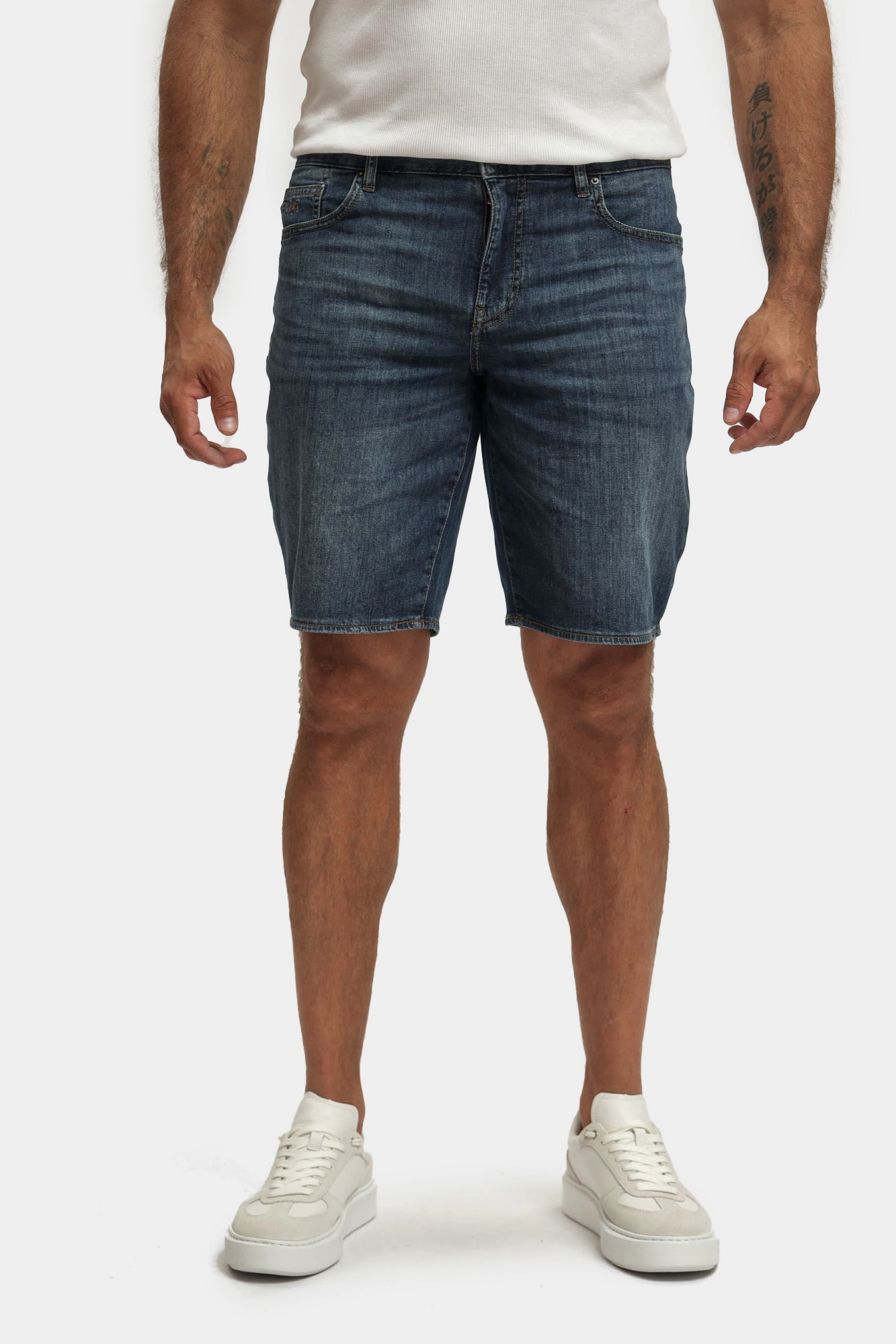 XM000073_AF13089 Шорты джинсовые Armani Exchange 