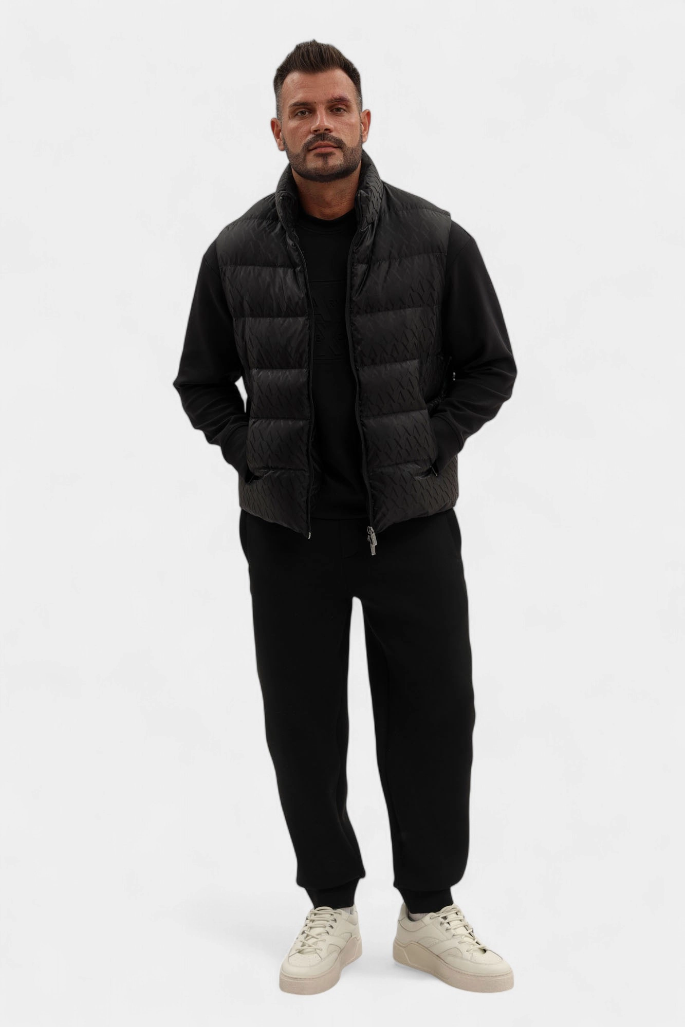 XM001581_AF16628 Жилет пуховый Armani Exchange Черный