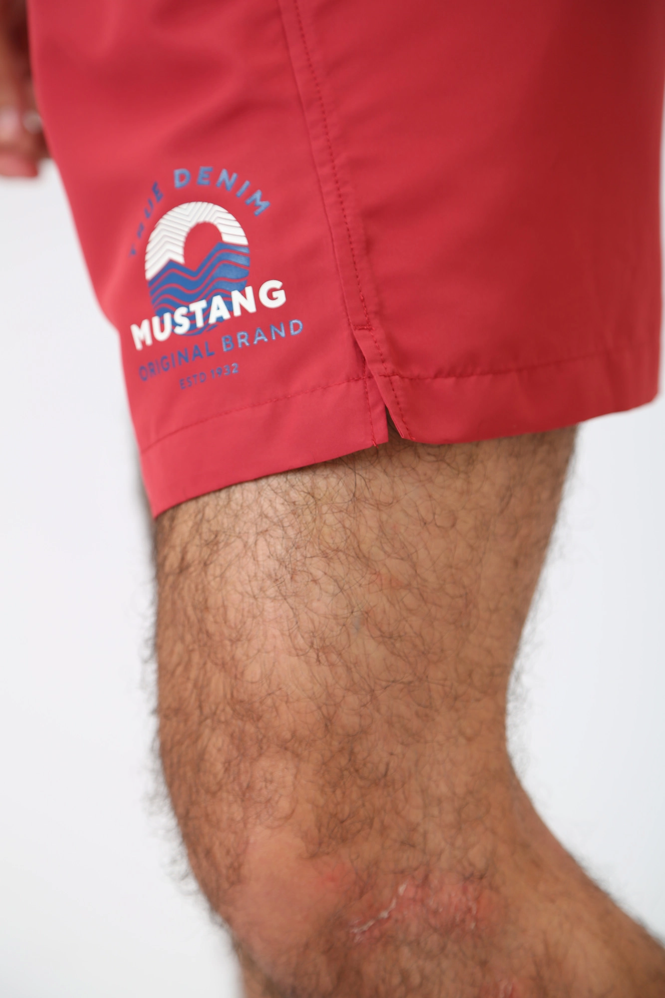 1013943 Шорты плавательные Mustang Красный