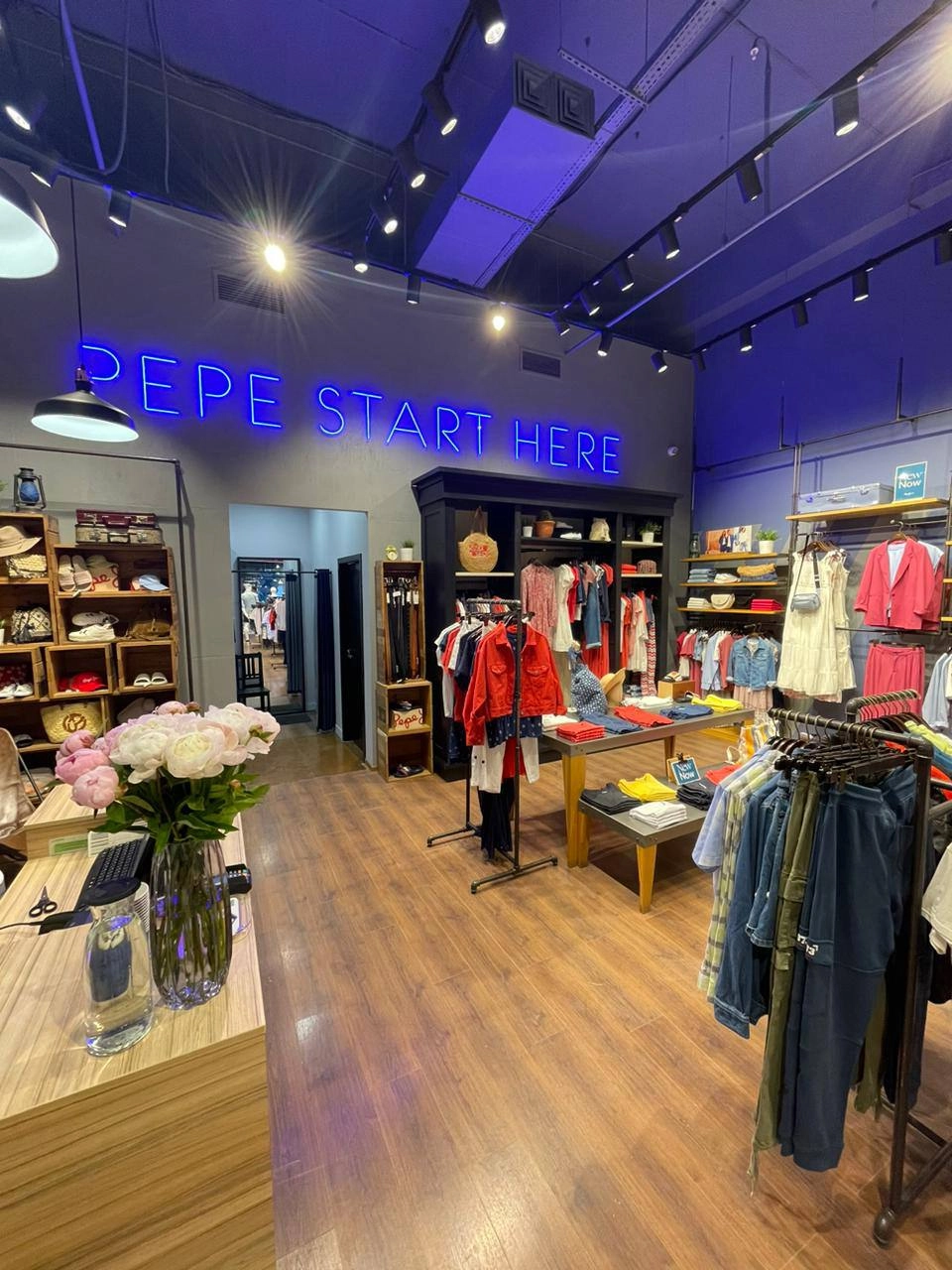 Открытие салона Denim Origins в ТРЦ Золотой Вавилон