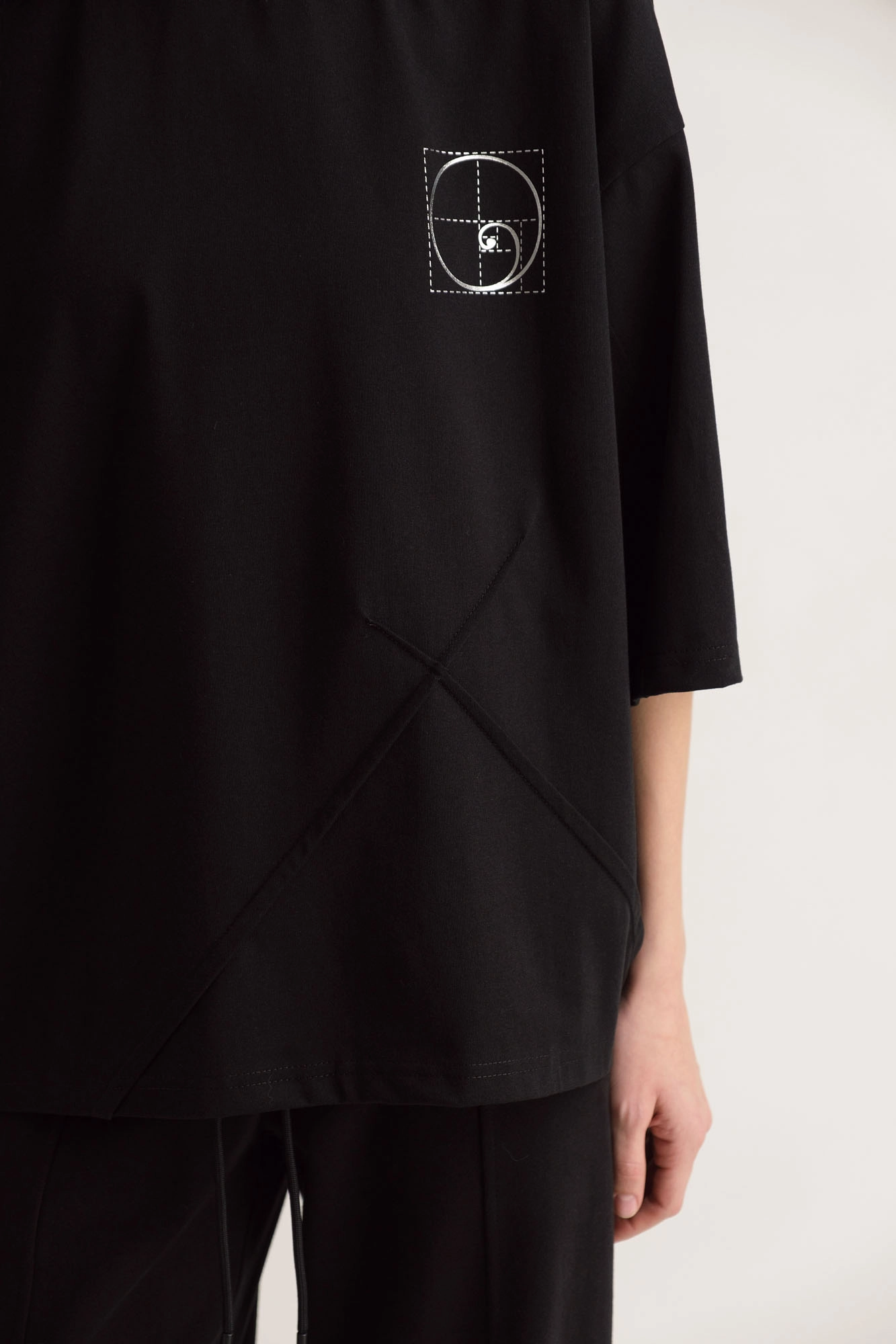 W-242-P-22-0032 футболка the hills